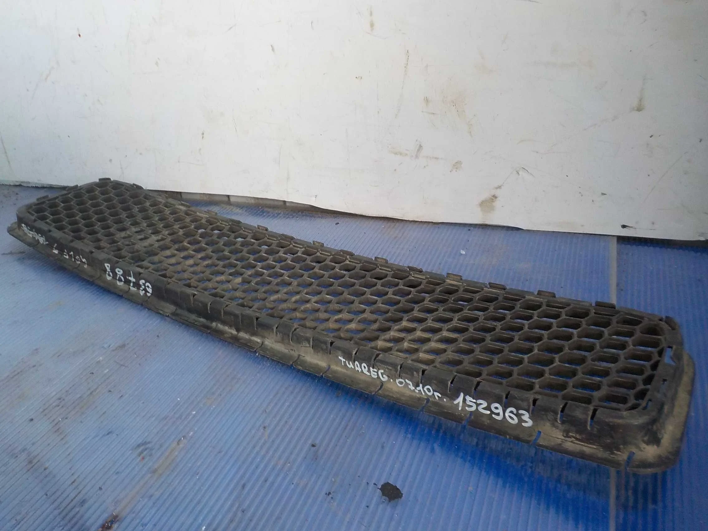 решетка бампера Volkswagen Touareg I рестайлинг (2006—2010)