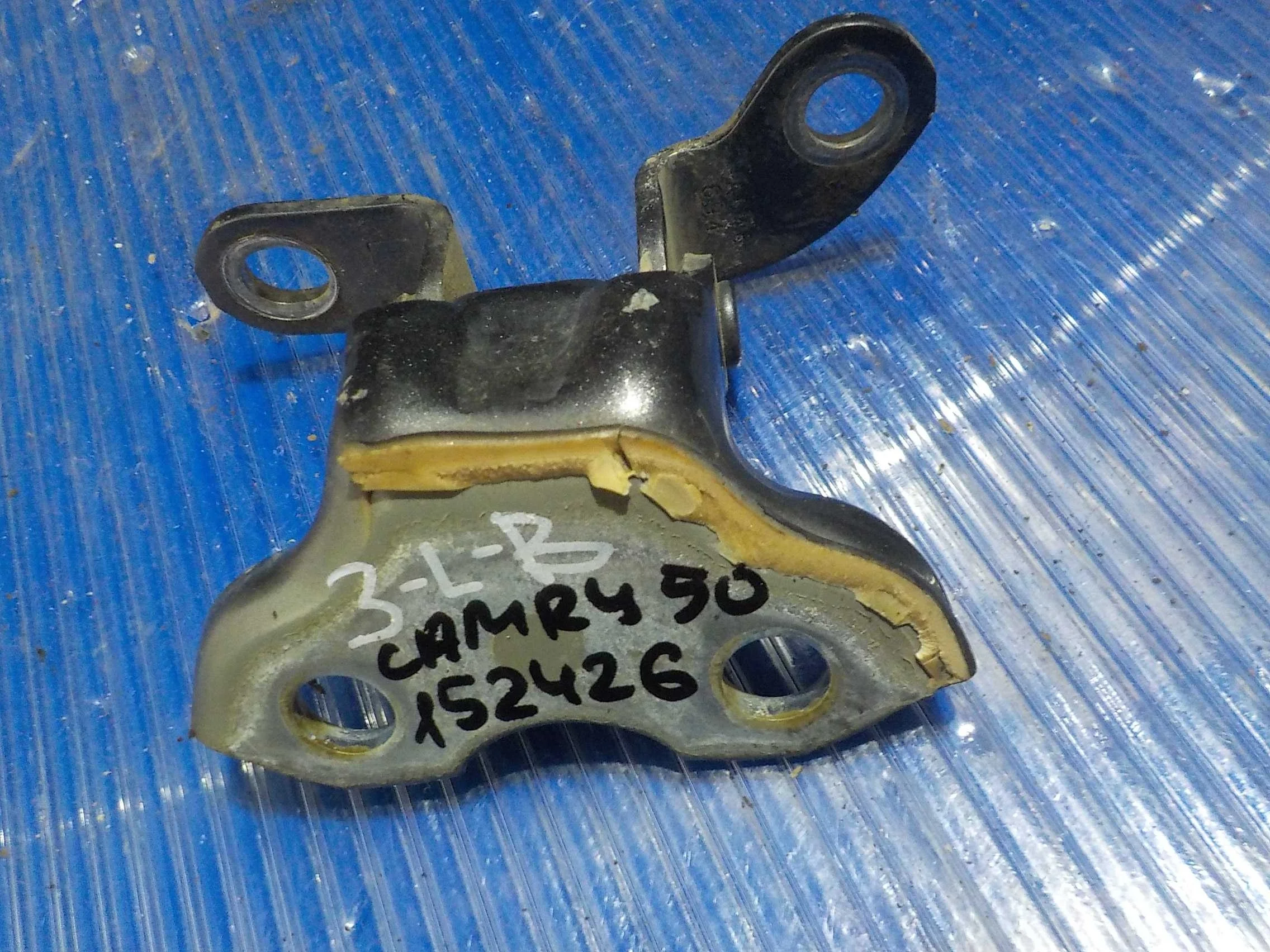 Петля двери Toyota RAV4 IV рестайлинг (2015—2019) Зад Лево Верх