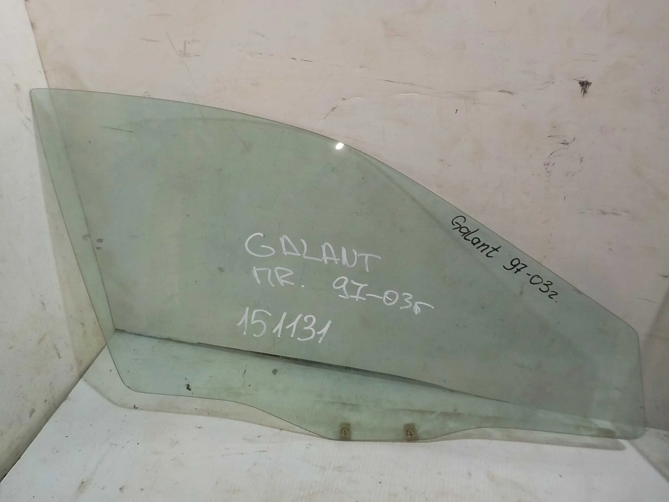 стекло Mitsubishi Galant VIII рестайлинг (1998—2006) Перед Право