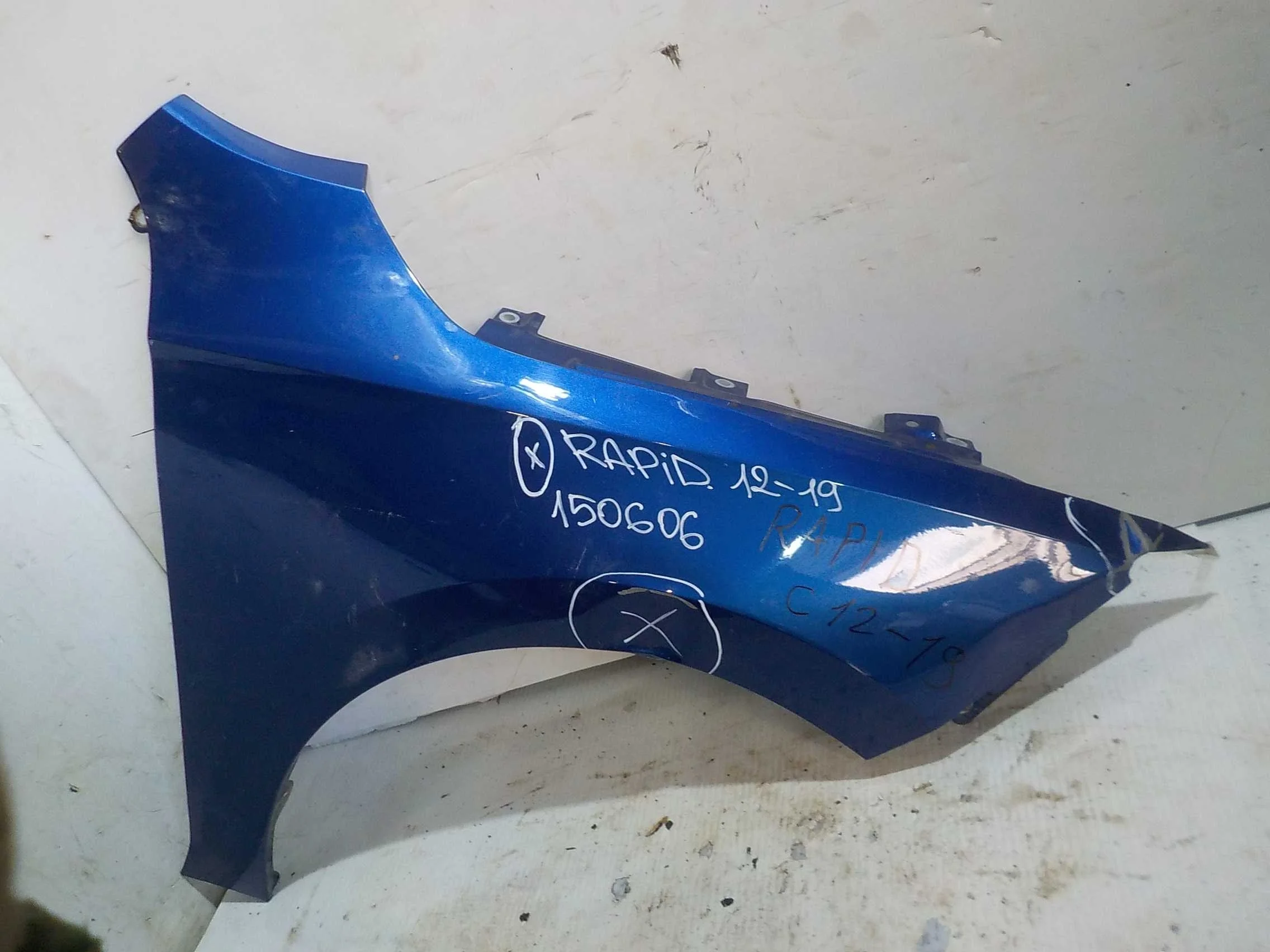 Крыло Skoda Rapid I (2012—2017) Перед Право