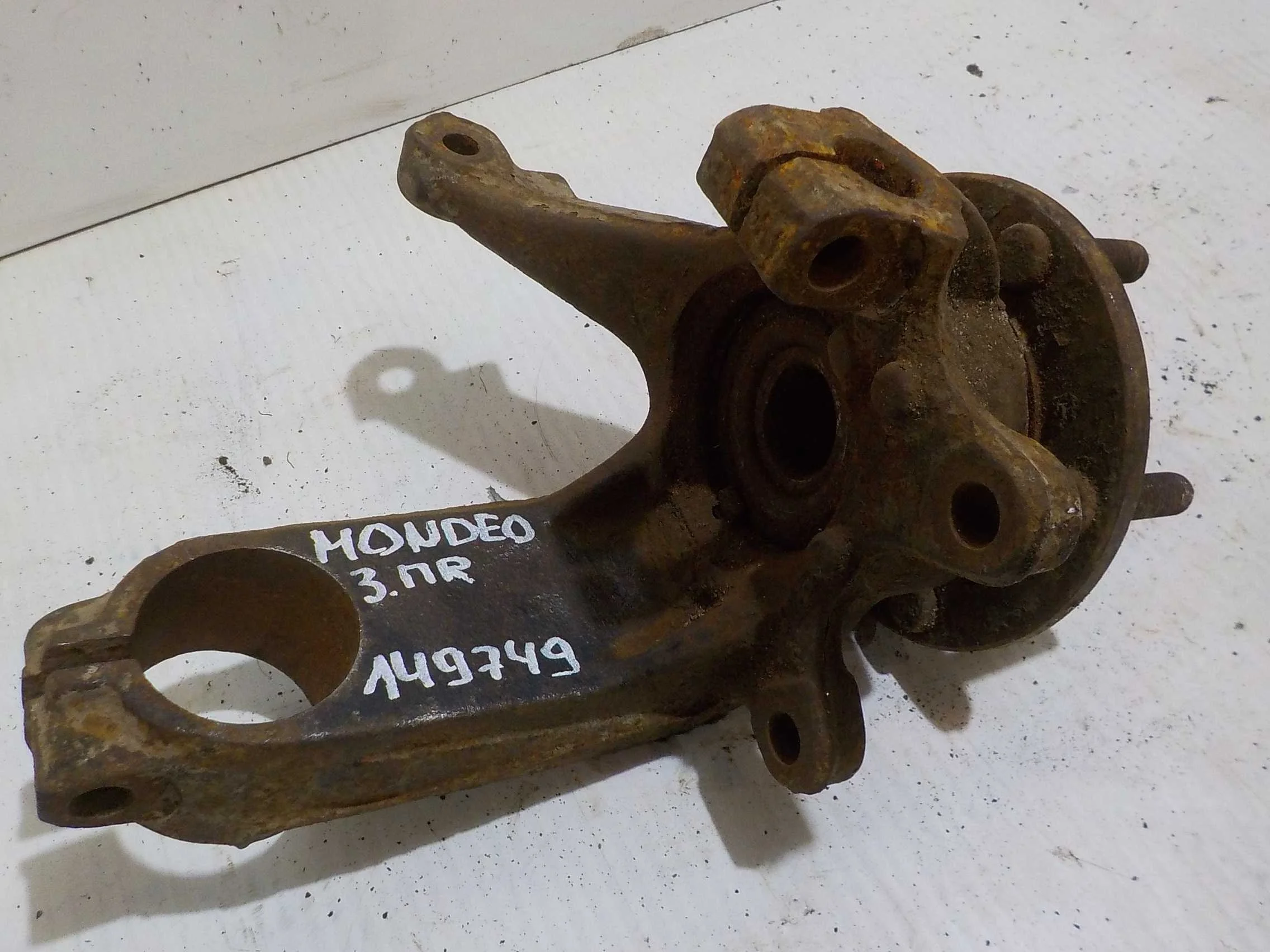 кулак поворотный Ford Mondeo III (2000—2003) Перед Право