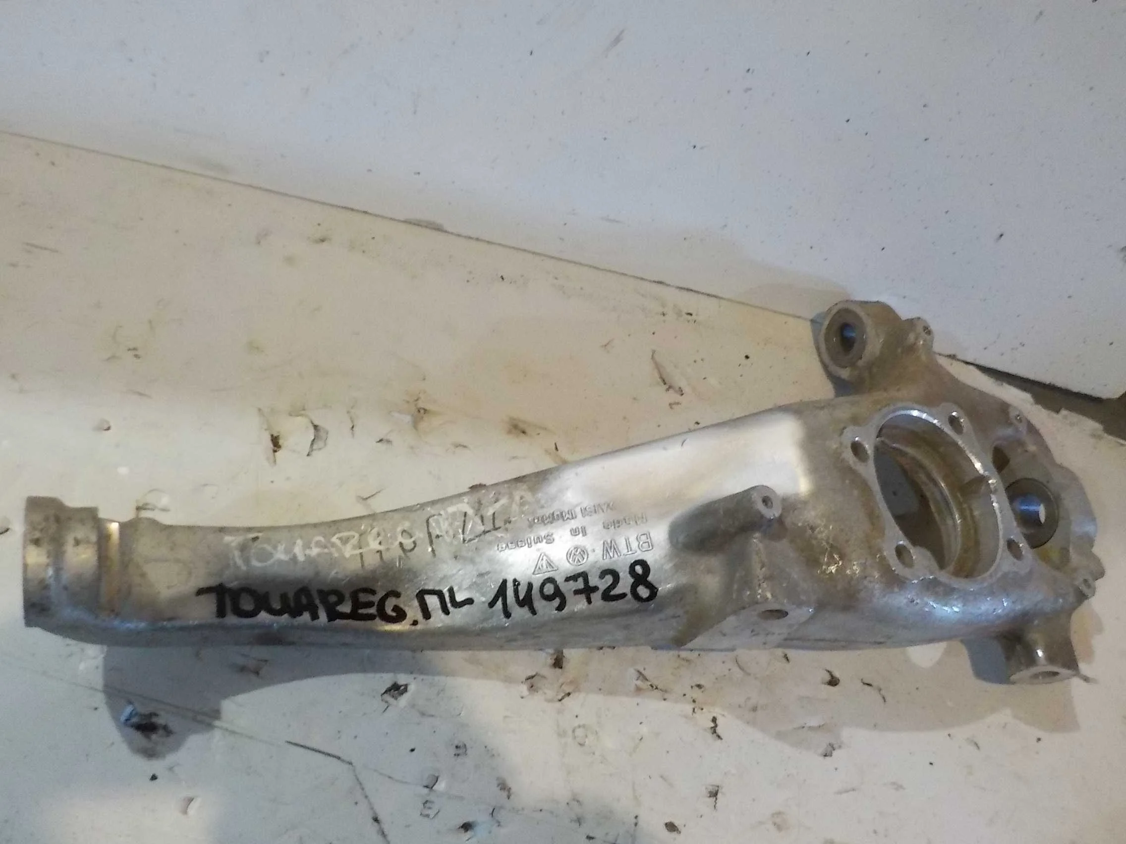 кулак поворотный Volkswagen Touareg I рестайлинг (2006—2010) Перед Лево