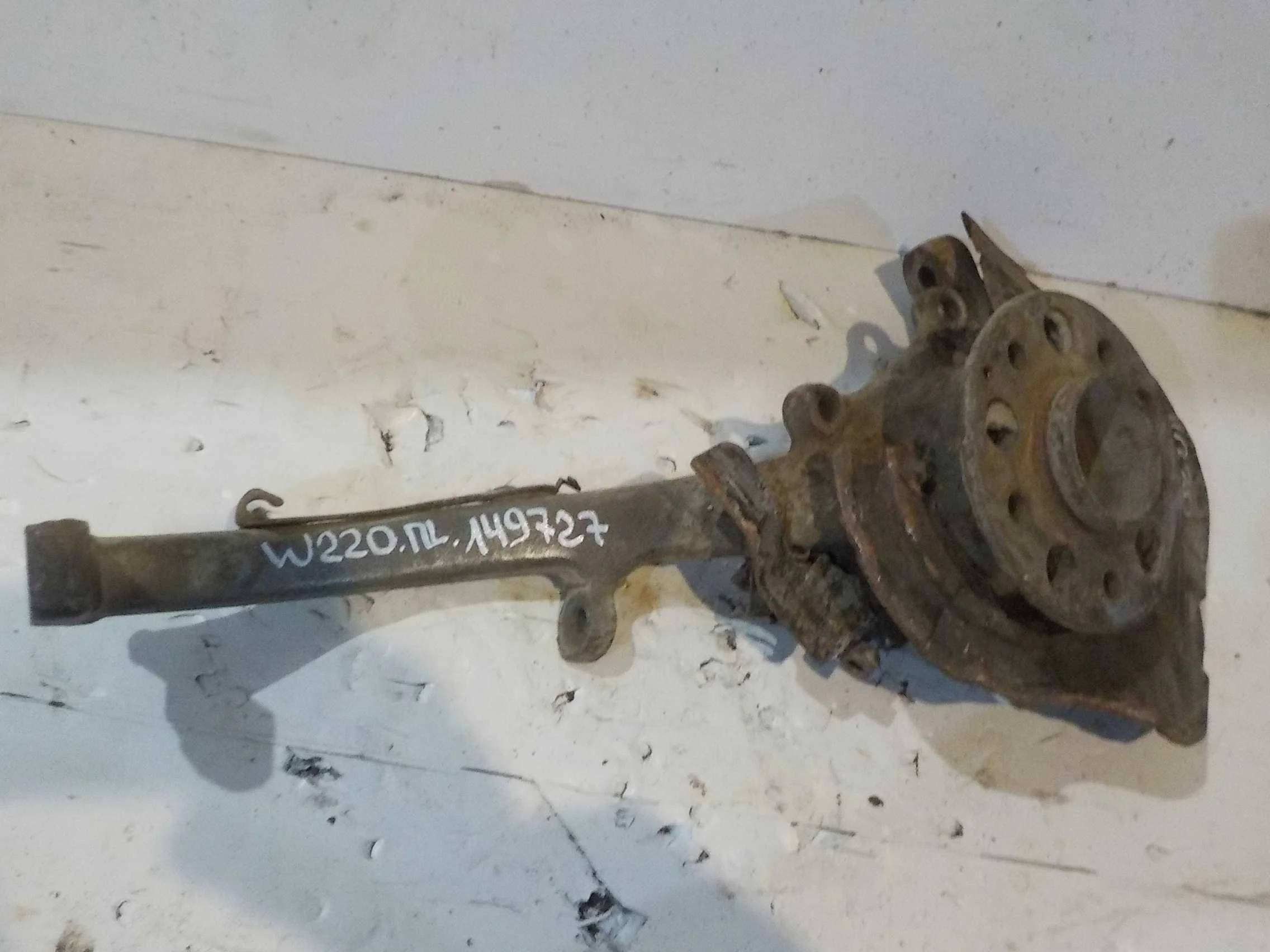 кулак поворотный Mercedes-Benz S-класс W220 рестайлинг (2002—2005) Перед Лево