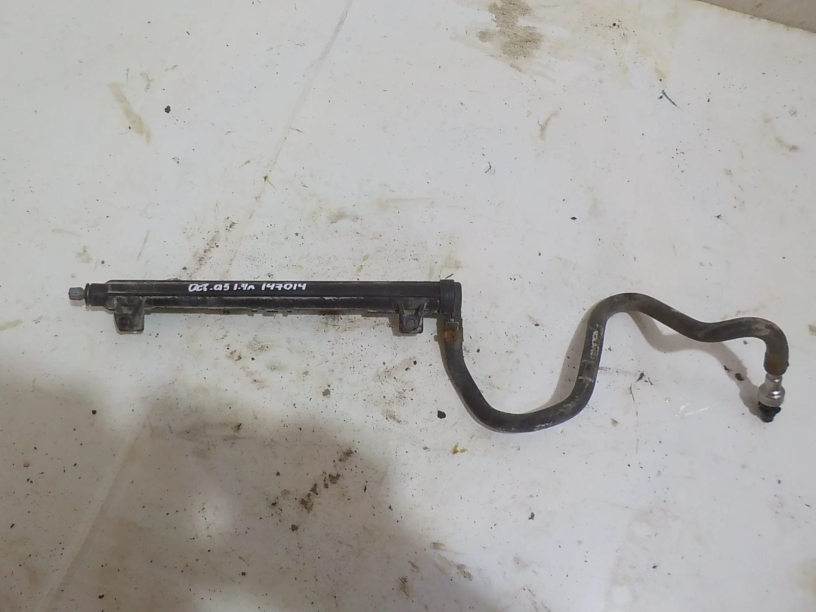 топливная рейка (рампа) Volkswagen Caddy III (2004—2010)