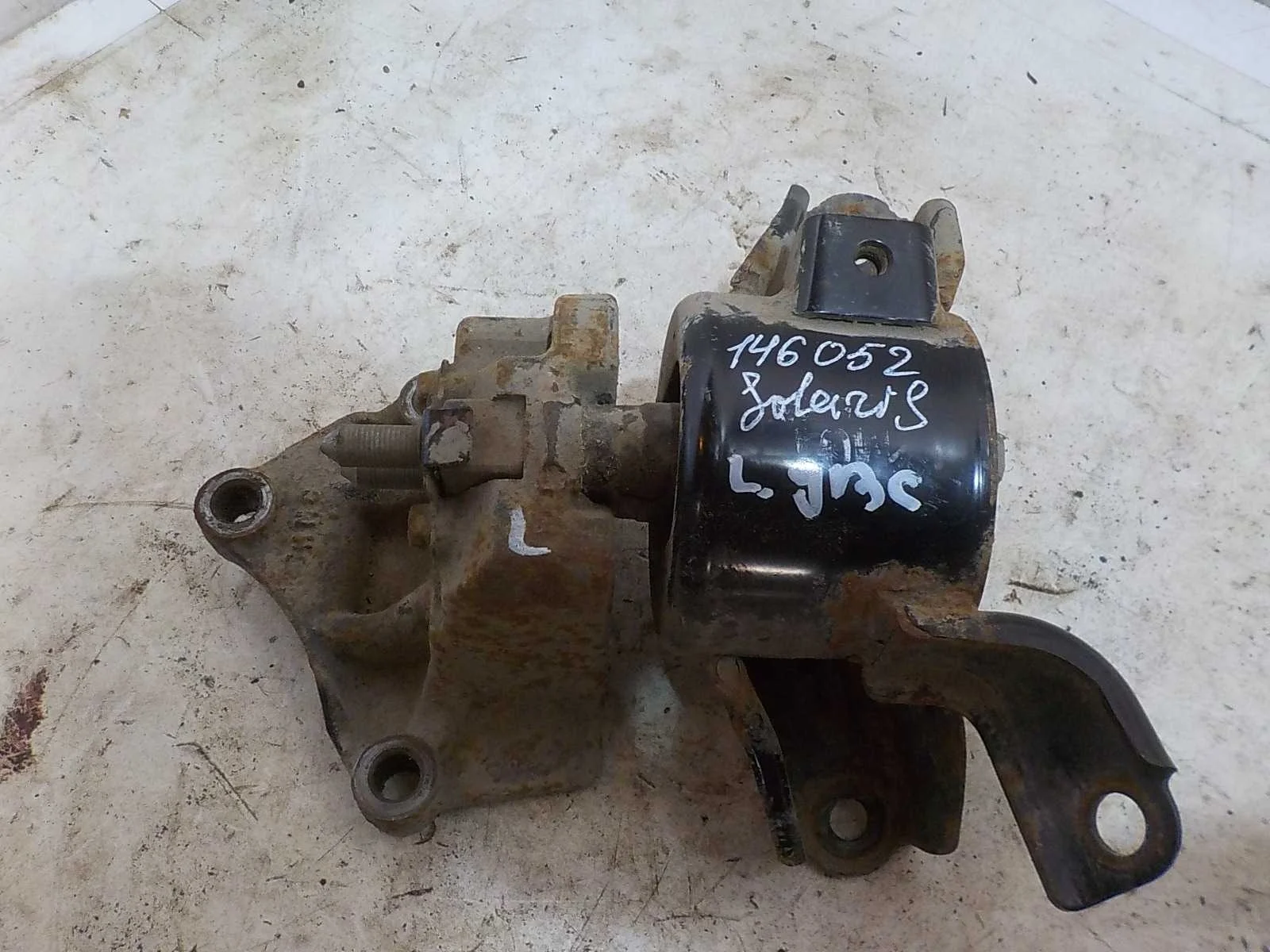 Опора двигателя Kia Rio III (2011—2015)  Лево