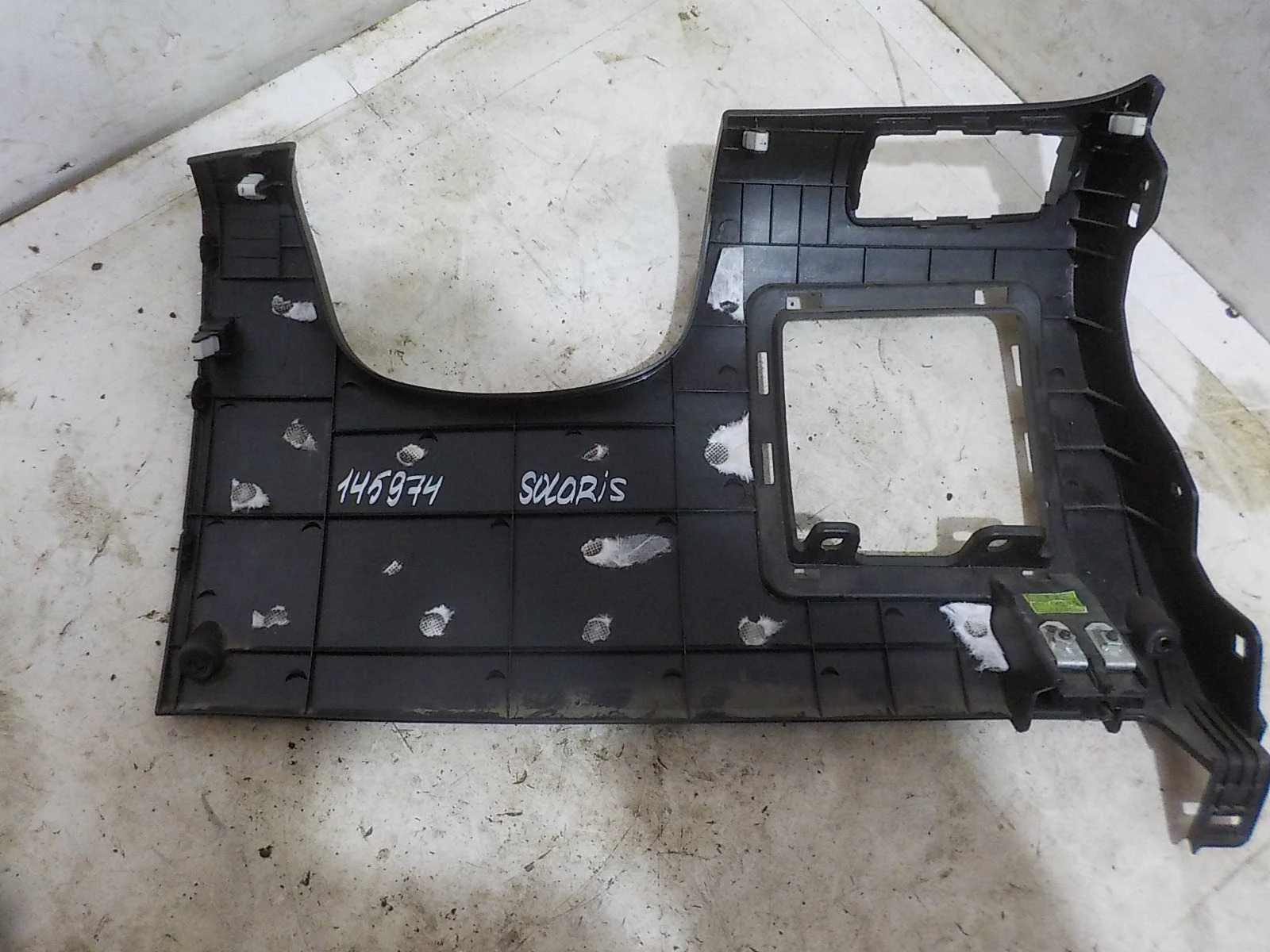 накладка на торпеду Hyundai Solaris I рестайлинг (2014—2017)  Лево