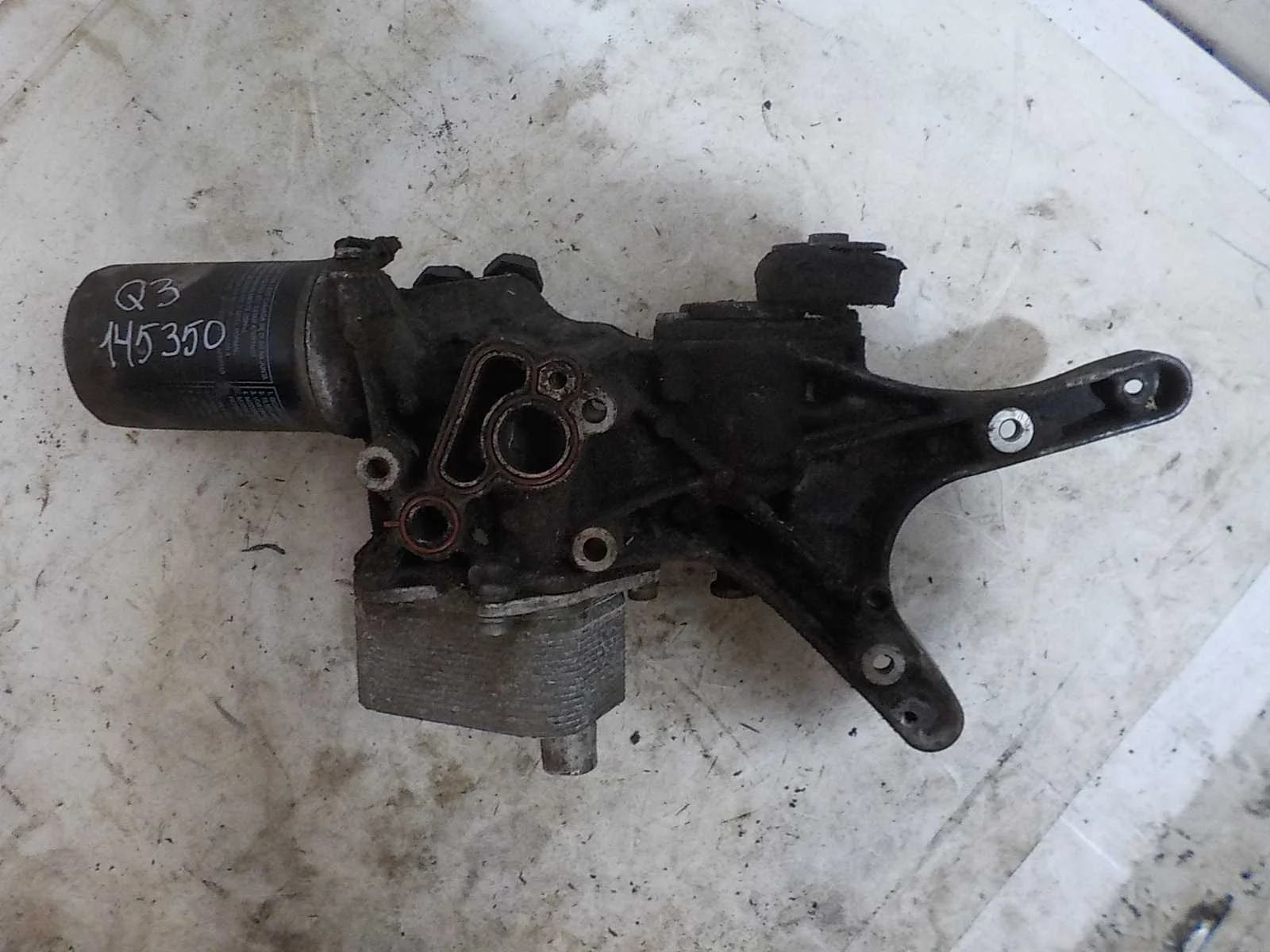 Кронштейн масляного фильтра Audi A4 B8 рестайлинг (2011—2015)