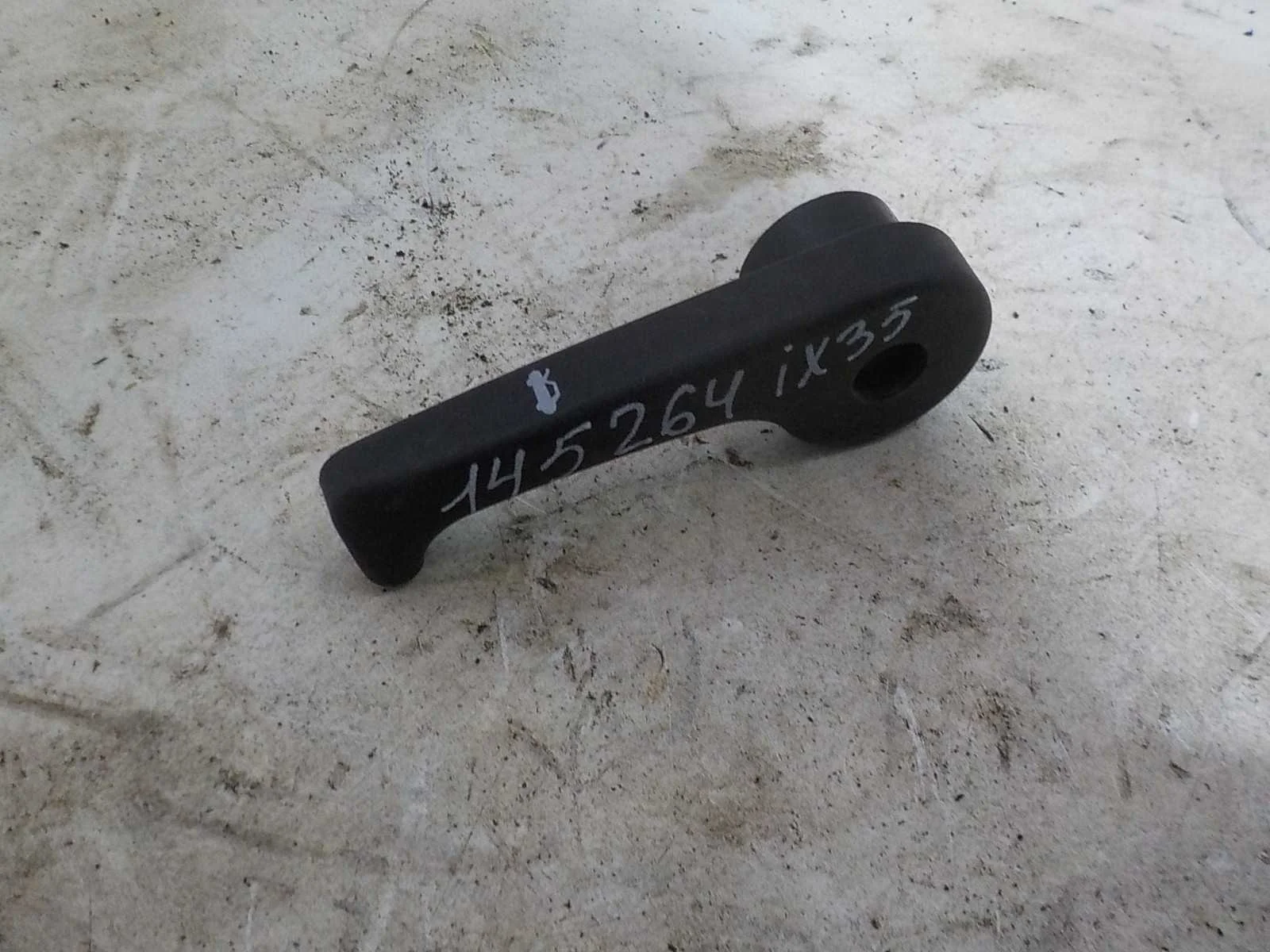 Ручка открывания капота Hyundai Genesis I (2008—2011)