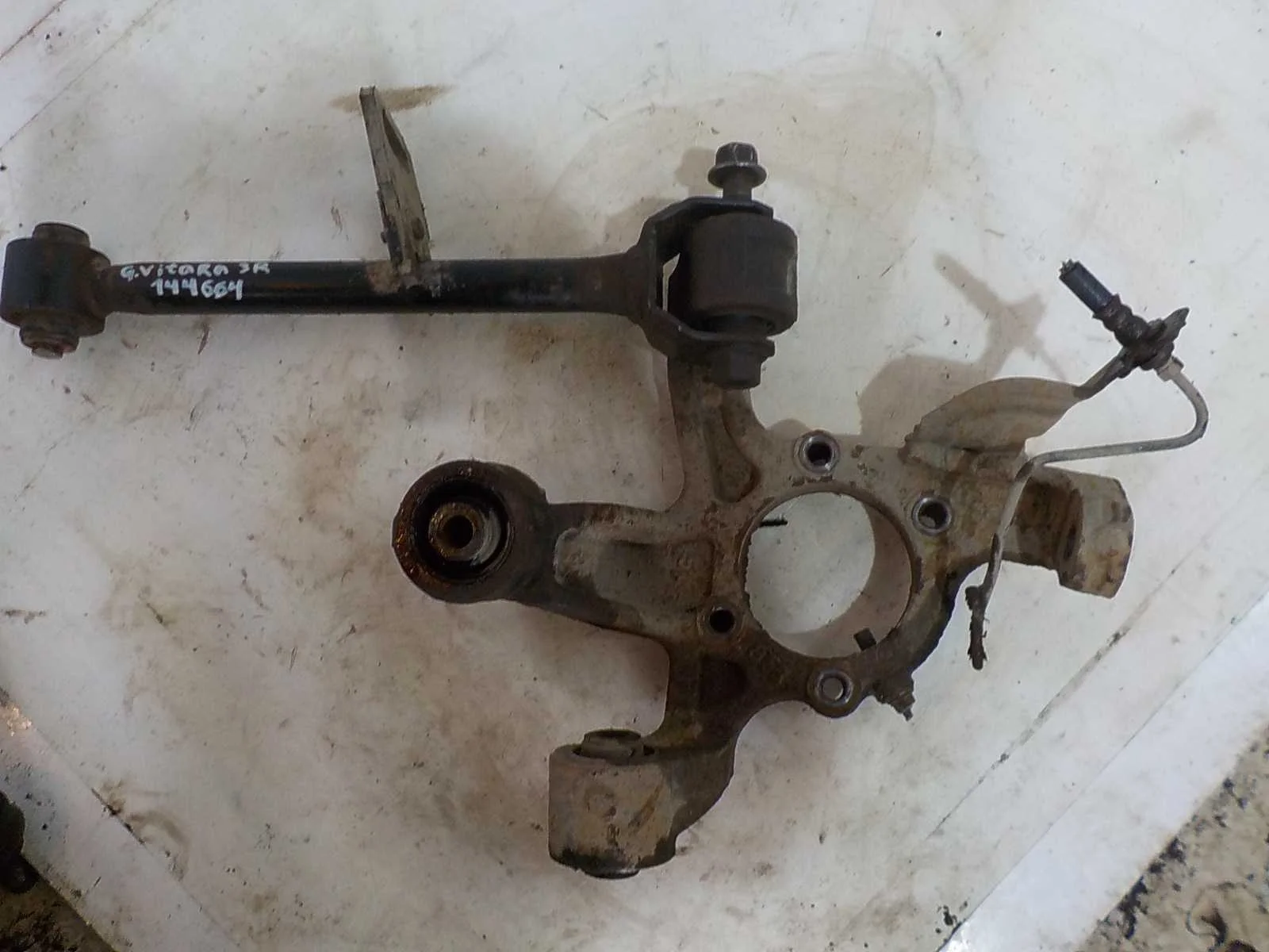 кулак поворотный Suzuki Grand Vitara II (2005—2008) Зад Право