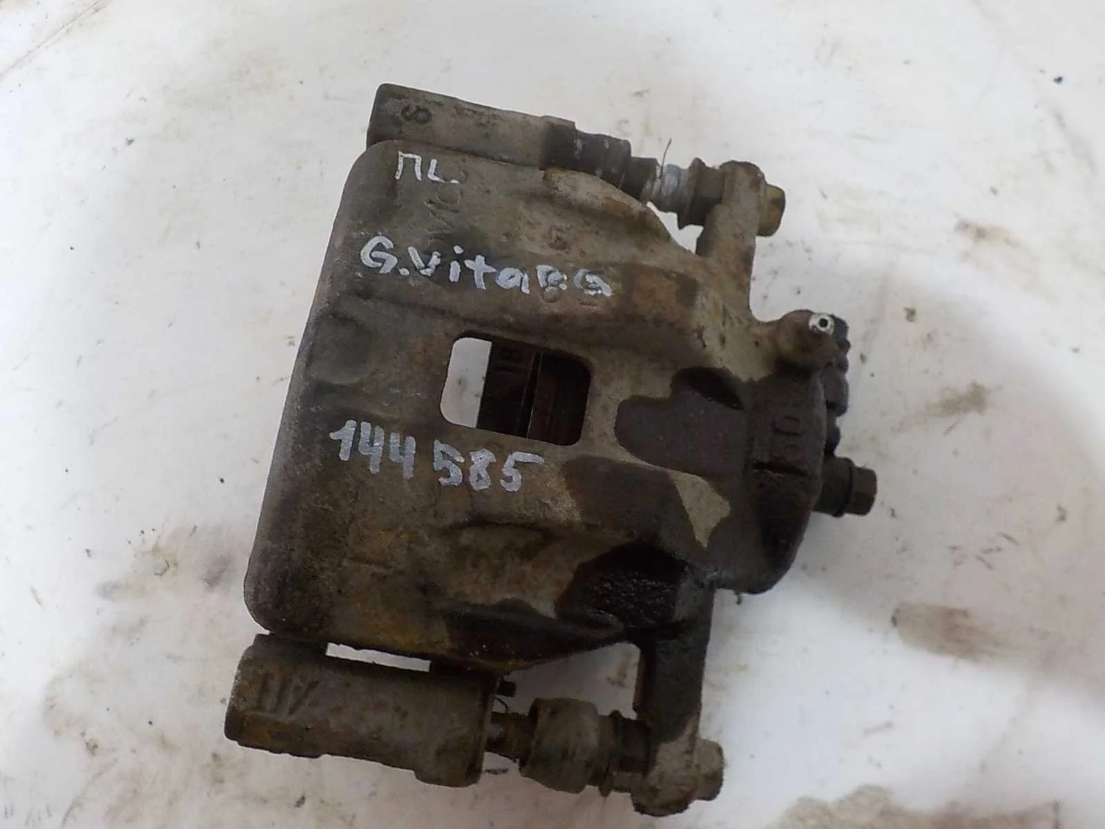 суппорт Suzuki Grand Vitara II (2005—2008) Перед Лево