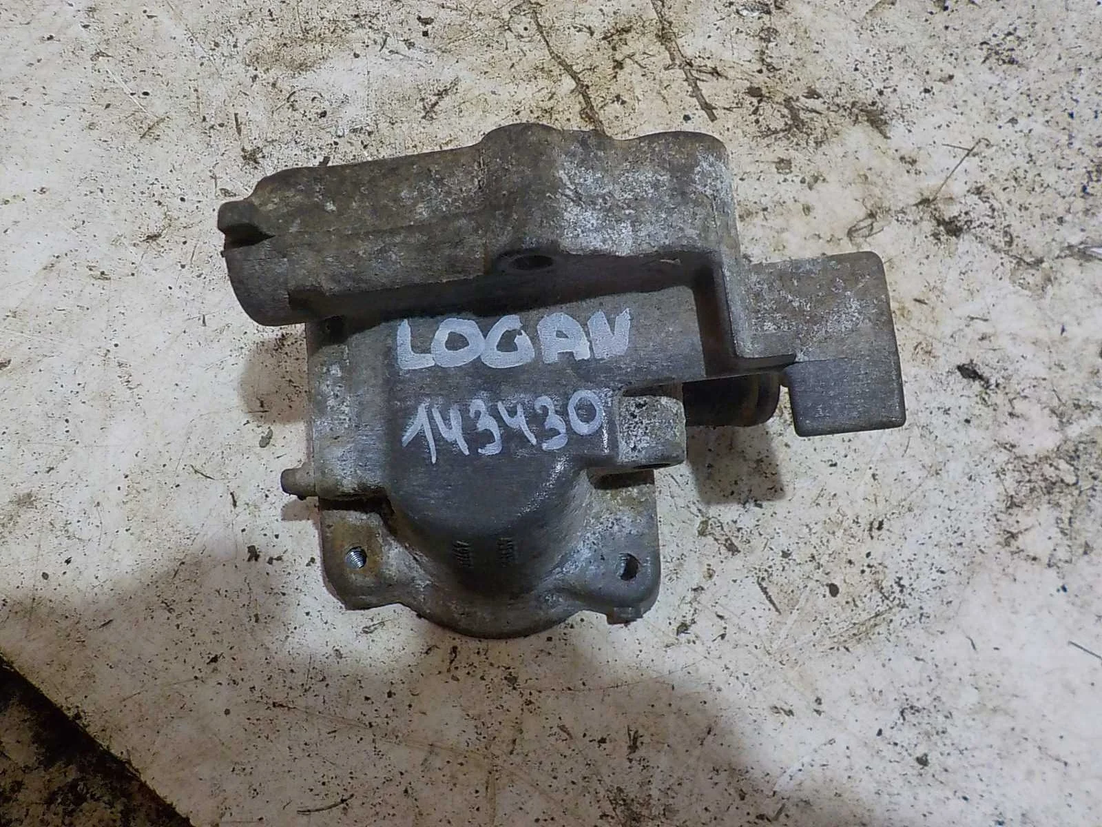 Корпус термостата Renault Logan I (2004—2009)