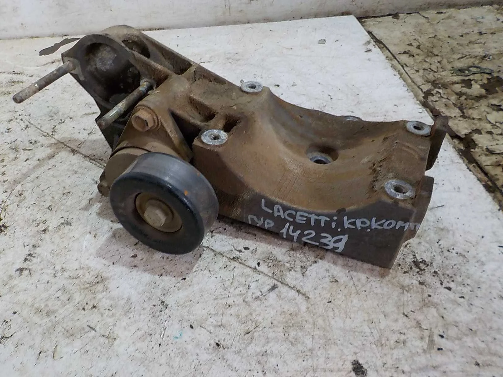 Кронштейн компрессора кондиционера Chevrolet Lacetti I (2004—2013)