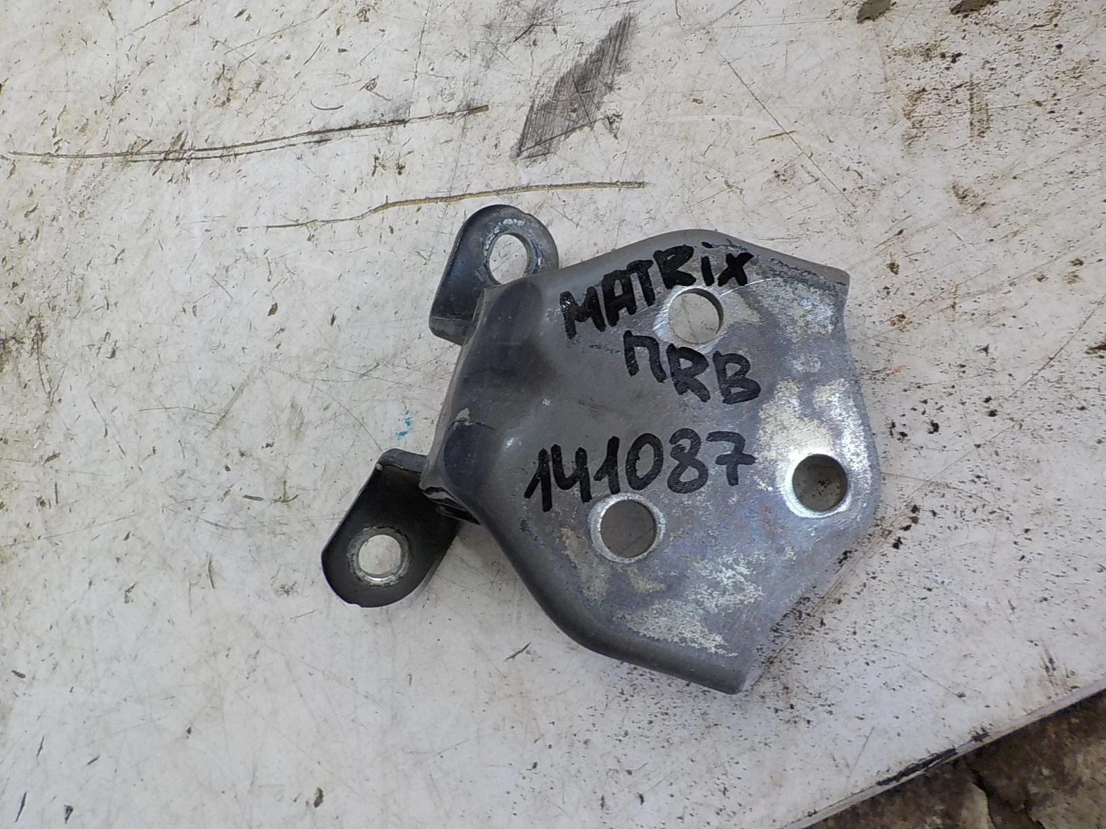 Петля двери Hyundai Matrix I (2001—2005) Перед Право Верх