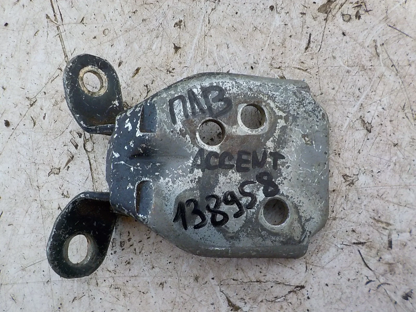 Петля двери Hyundai Accent II (1999—2012) Перед Лево Верх