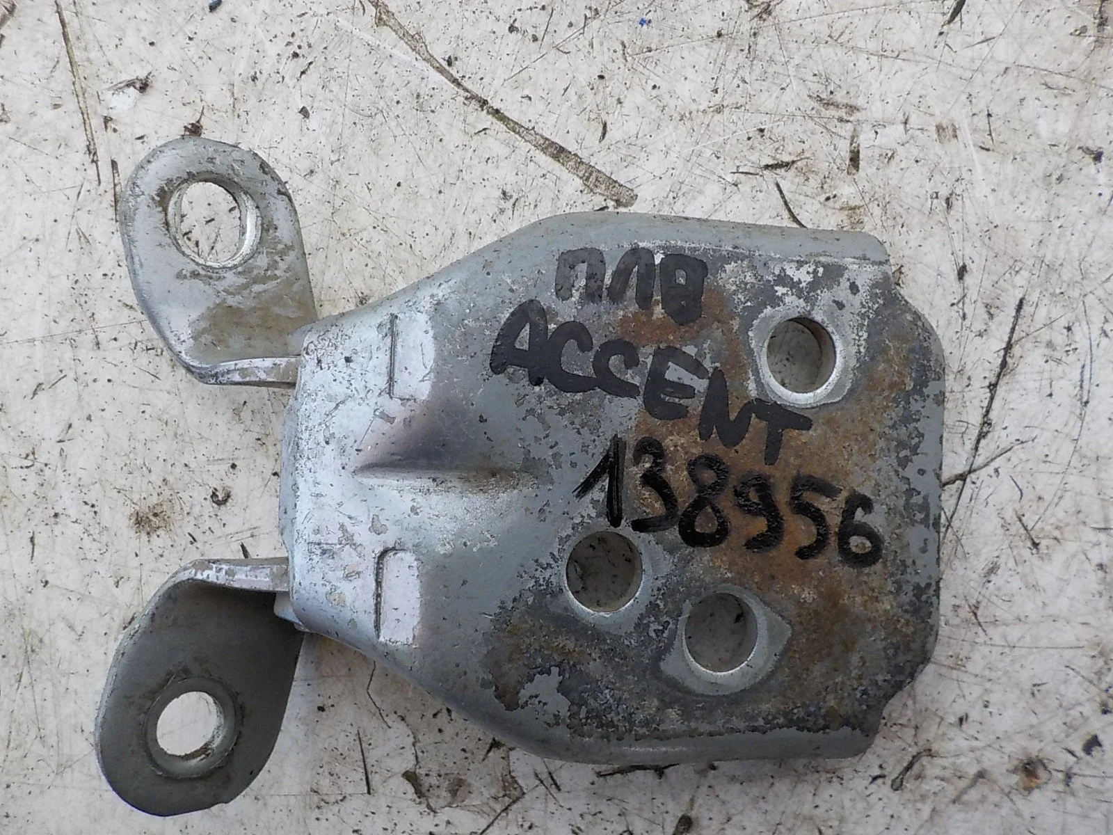 Петля двери Hyundai Accent II (1999—2012) Перед Лево Верх