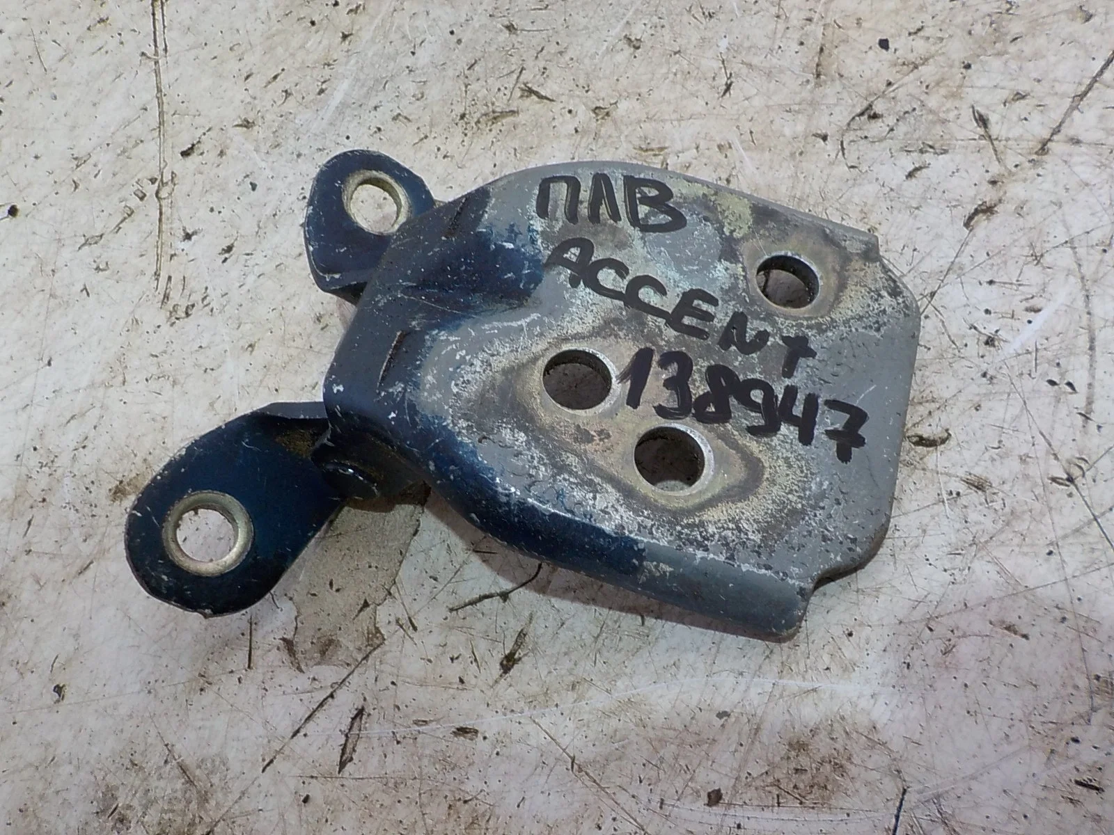 Петля двери Hyundai Accent II (1999—2012) Перед Лево Верх