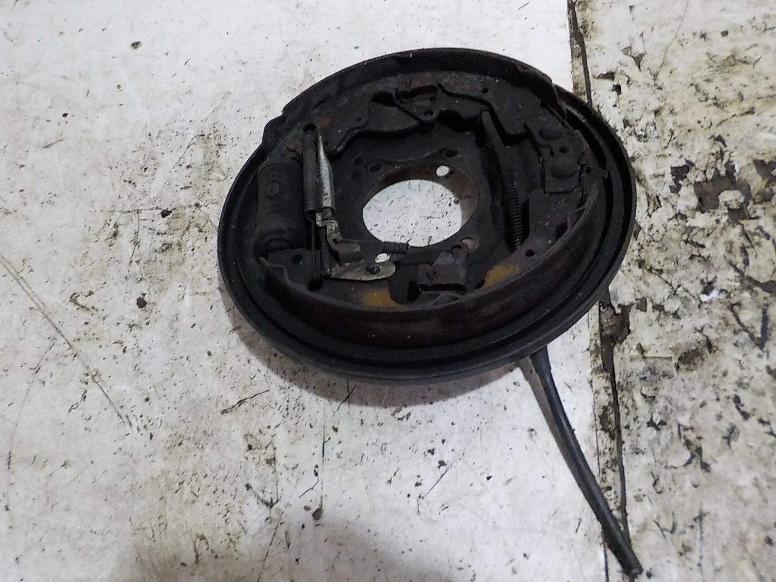 кожух тормозного диска Suzuki Grand Vitara II (2005—2008) Зад Лево