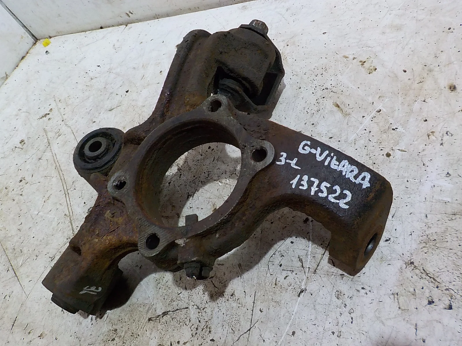 кулак поворотный Suzuki Grand Vitara II рестайлинг (2008—2012) Зад Лево