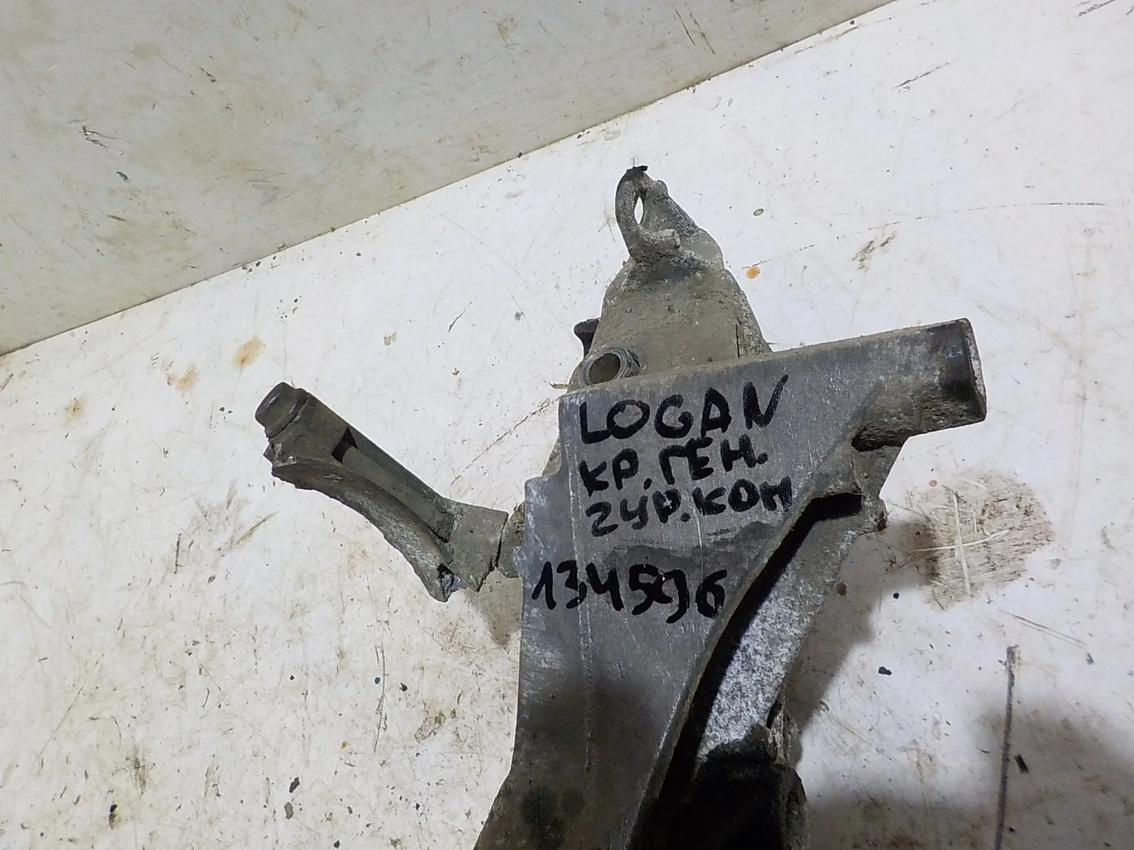 Кронштейн генератора Renault Symbol I рестайлинг (2002—2006)