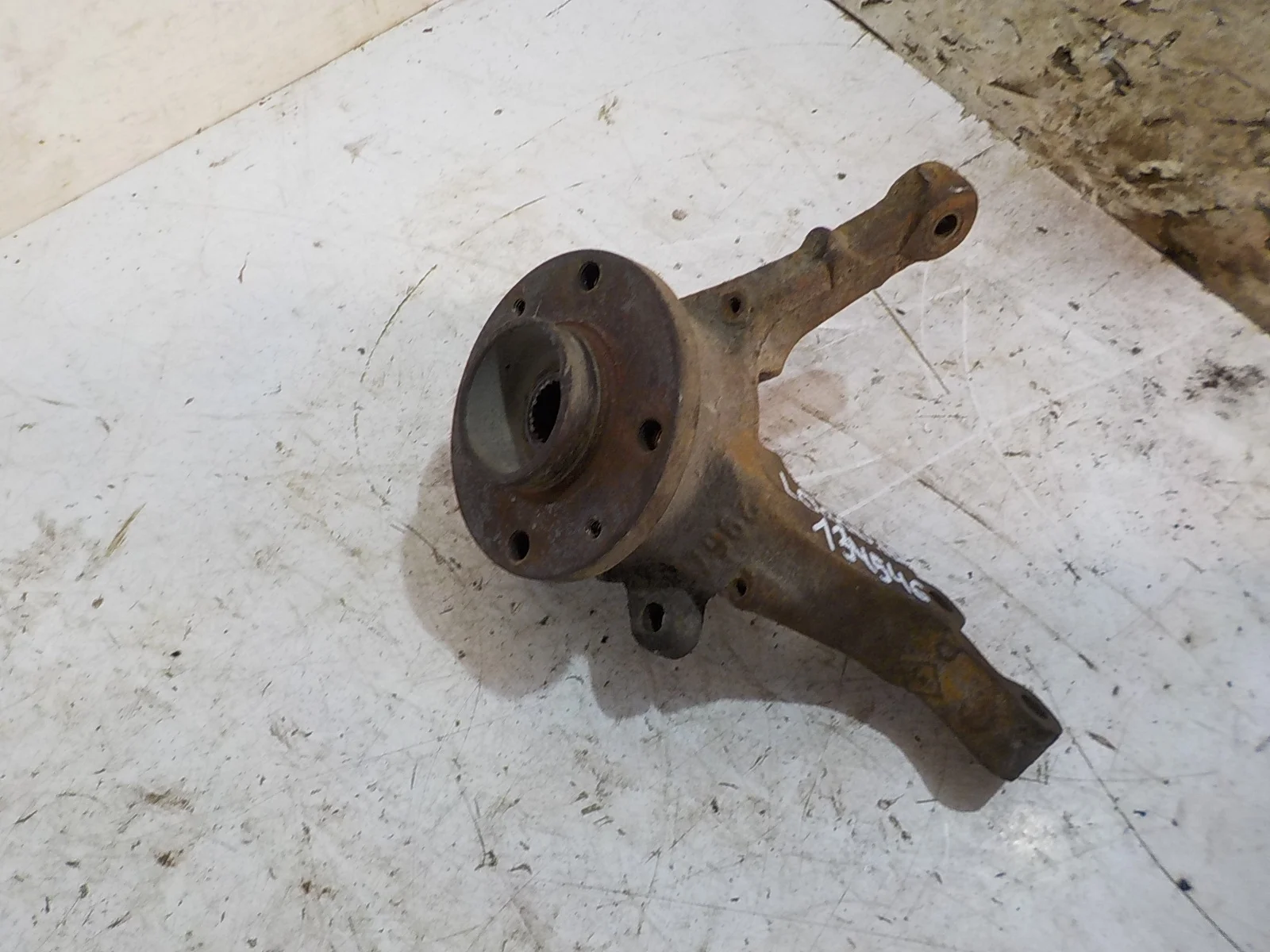 кулак поворотный Renault Logan II (2012—2018) Перед Право