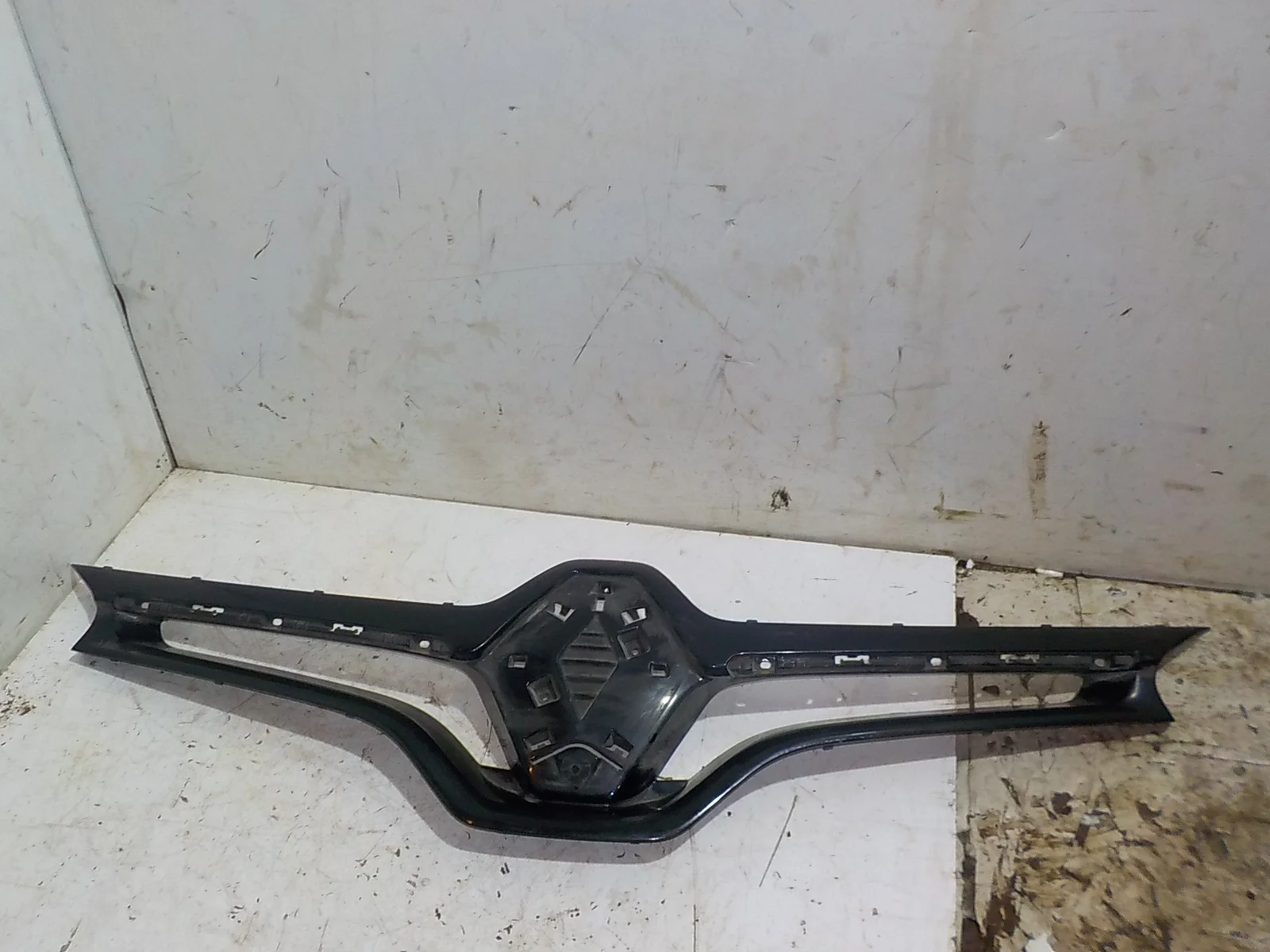 Решетка радиатора Renault Fluence I (2009—2013)