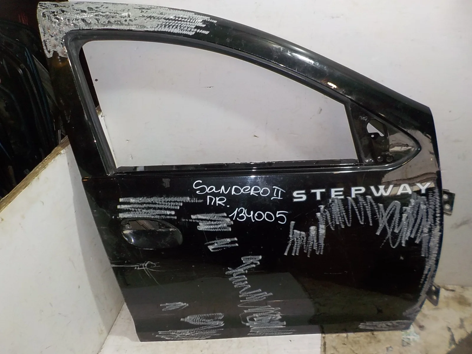 Дверь Renault Sandero I (2009—2014) Перед Право