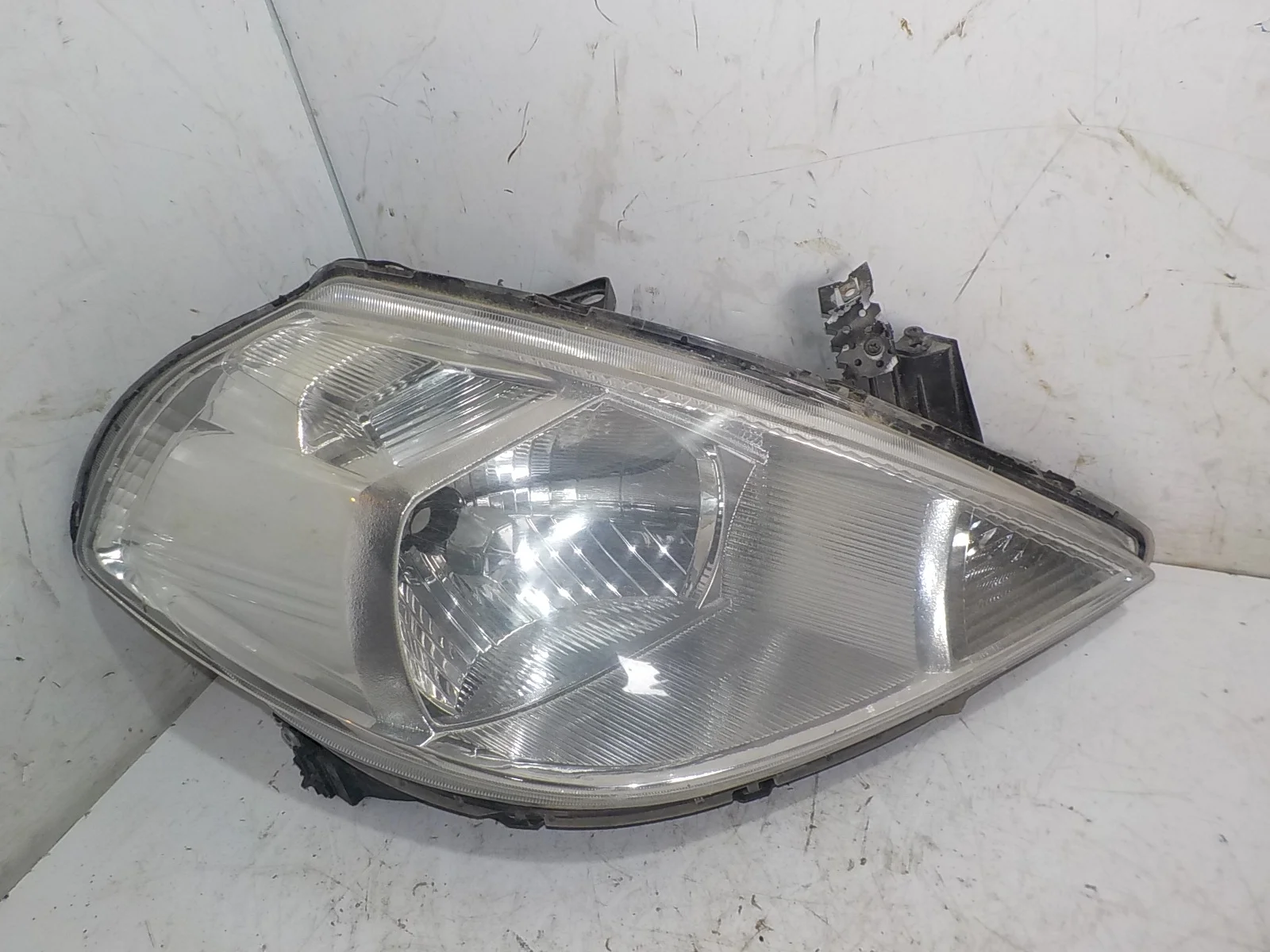 Фара Nissan Tiida C11 (2004—2012) Перед Право