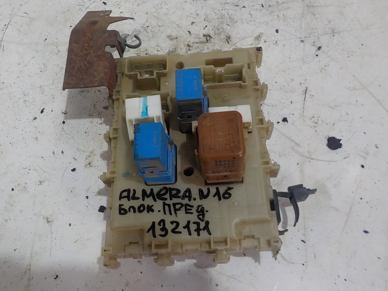 Блок предохранителей Nissan Almera N16 рестайлинг (2002—2006)