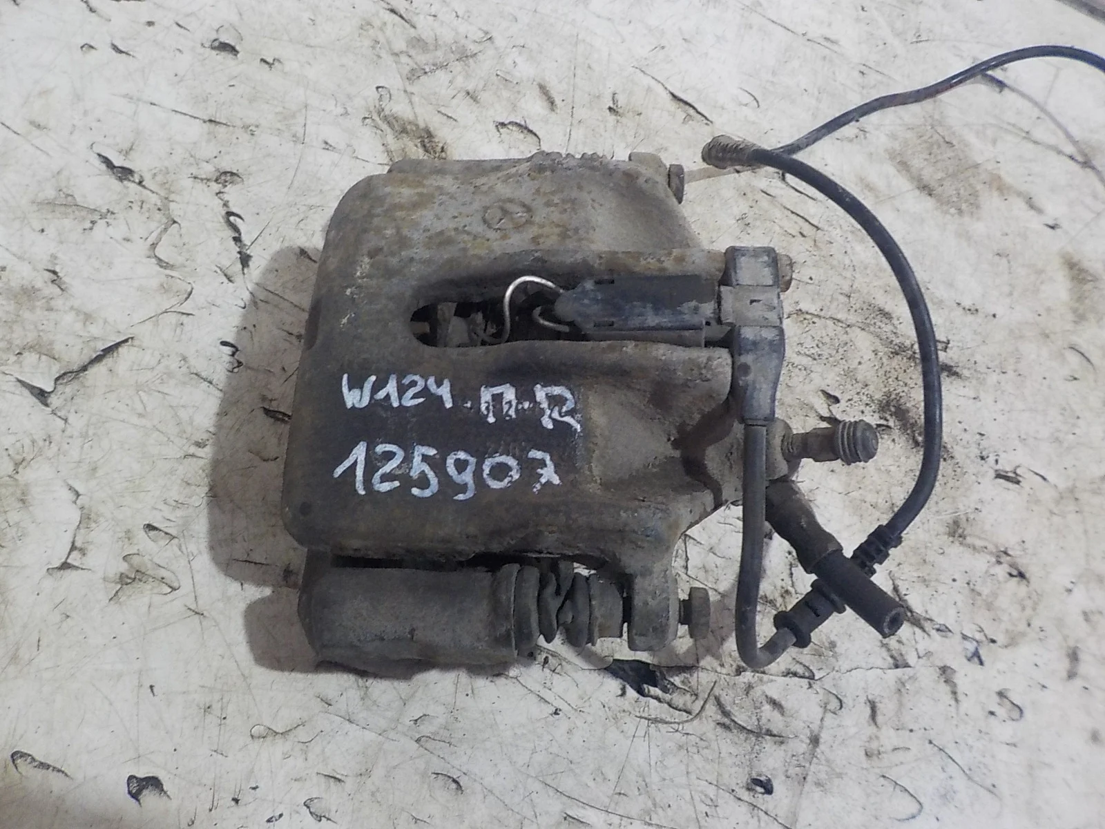 суппорт Mercedes-Benz E-класс W124/S124/C124/A124 (1984—1997) Перед Право