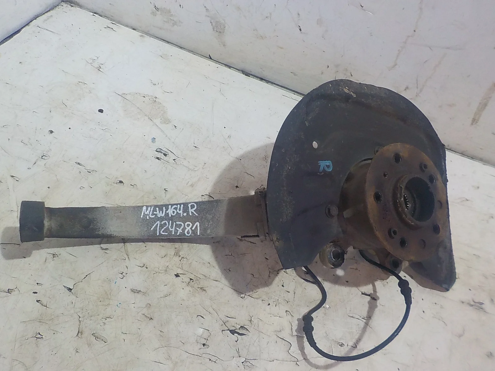 кулак поворотный Mercedes-Benz M-класс W164 (2005—2008) Перед Право