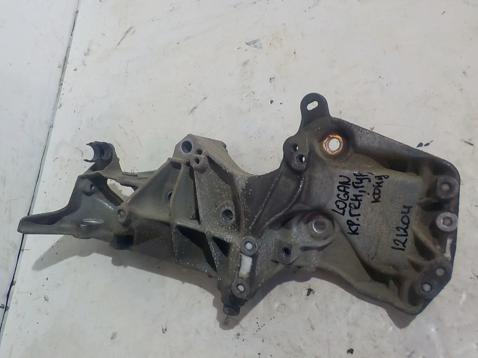 Кронштейн генератора Renault Symbol I рестайлинг (2002—2006)