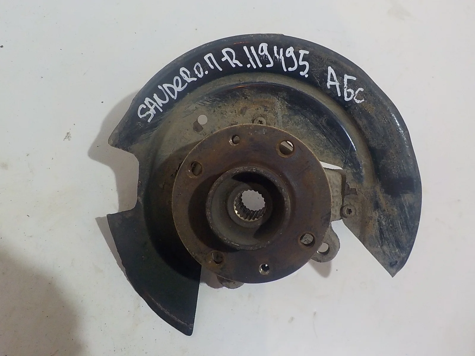 кулак поворотный Renault Logan II (2012—2018) Перед Право