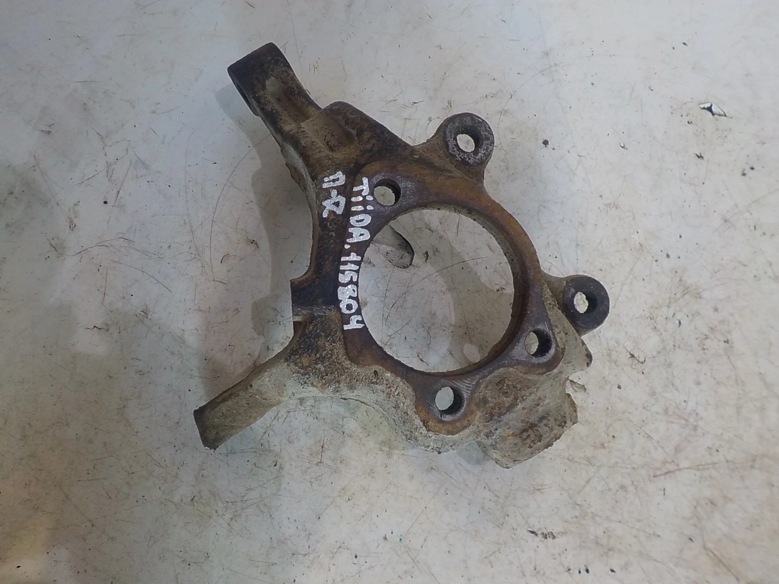 кулак поворотный Nissan Tiida C11 рестайлинг (2010—2013) Перед Право