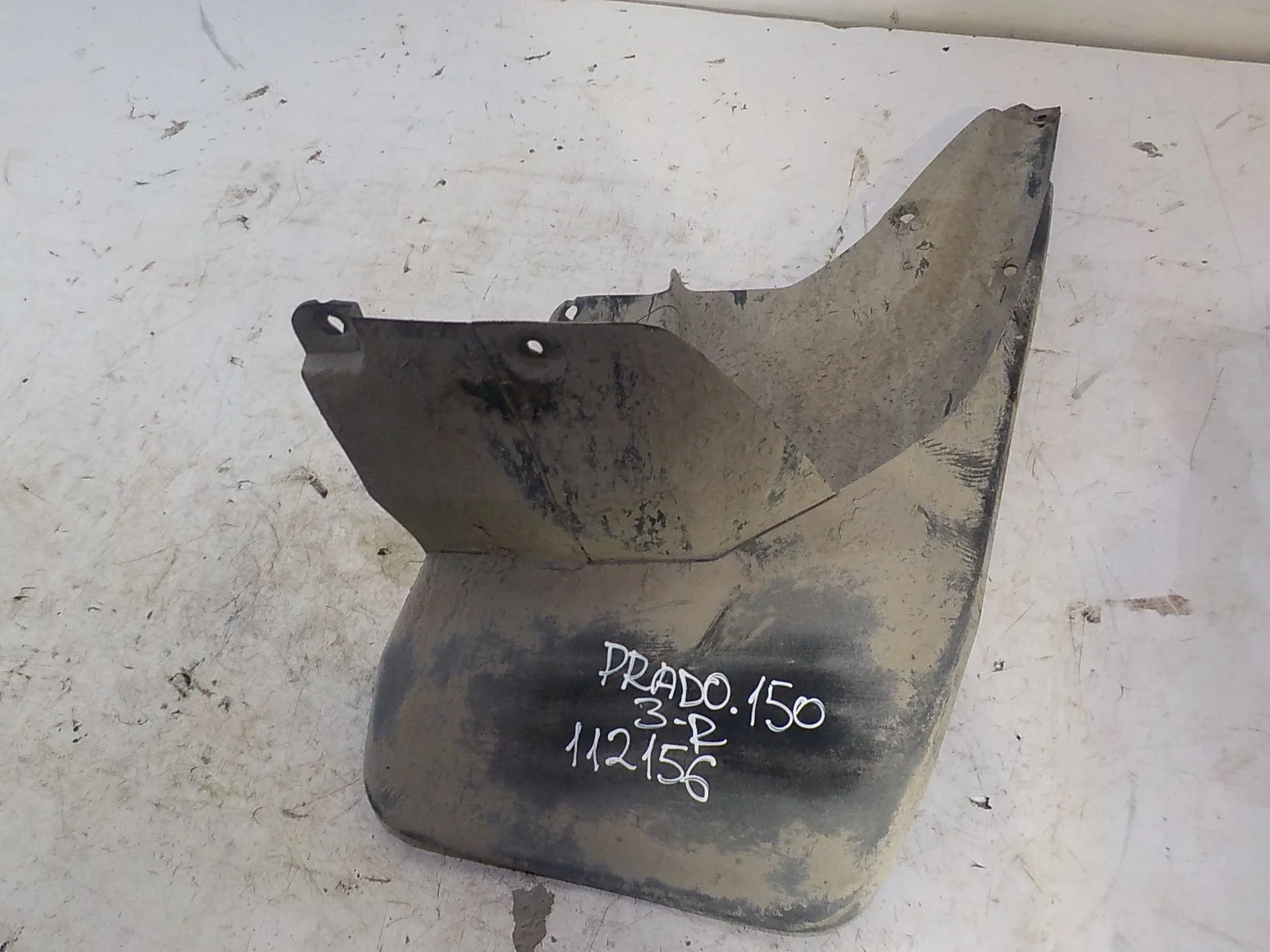Брызговик Toyota Land Cruiser Prado 150 рестайлинг (2013—2017) Зад Право