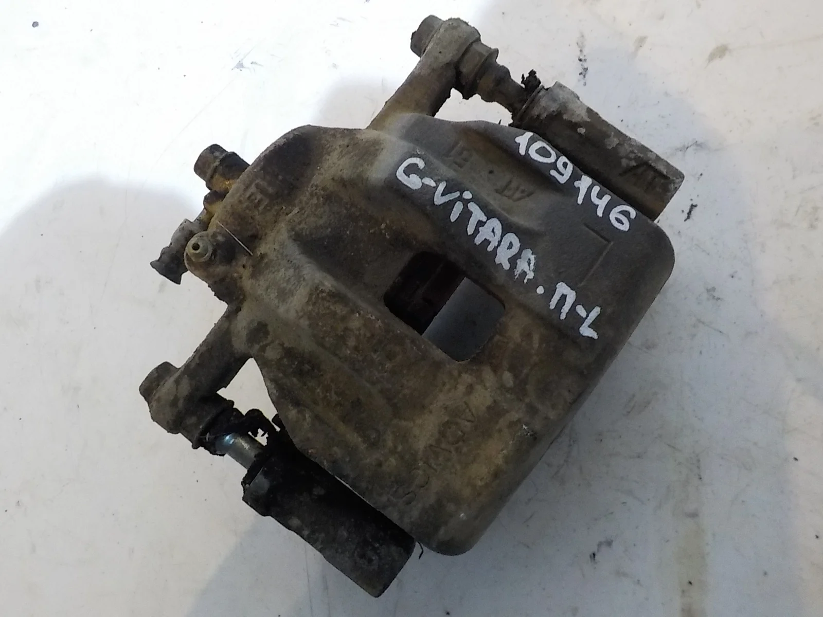 суппорт Suzuki Grand Vitara II (2005—2008) Перед Лево