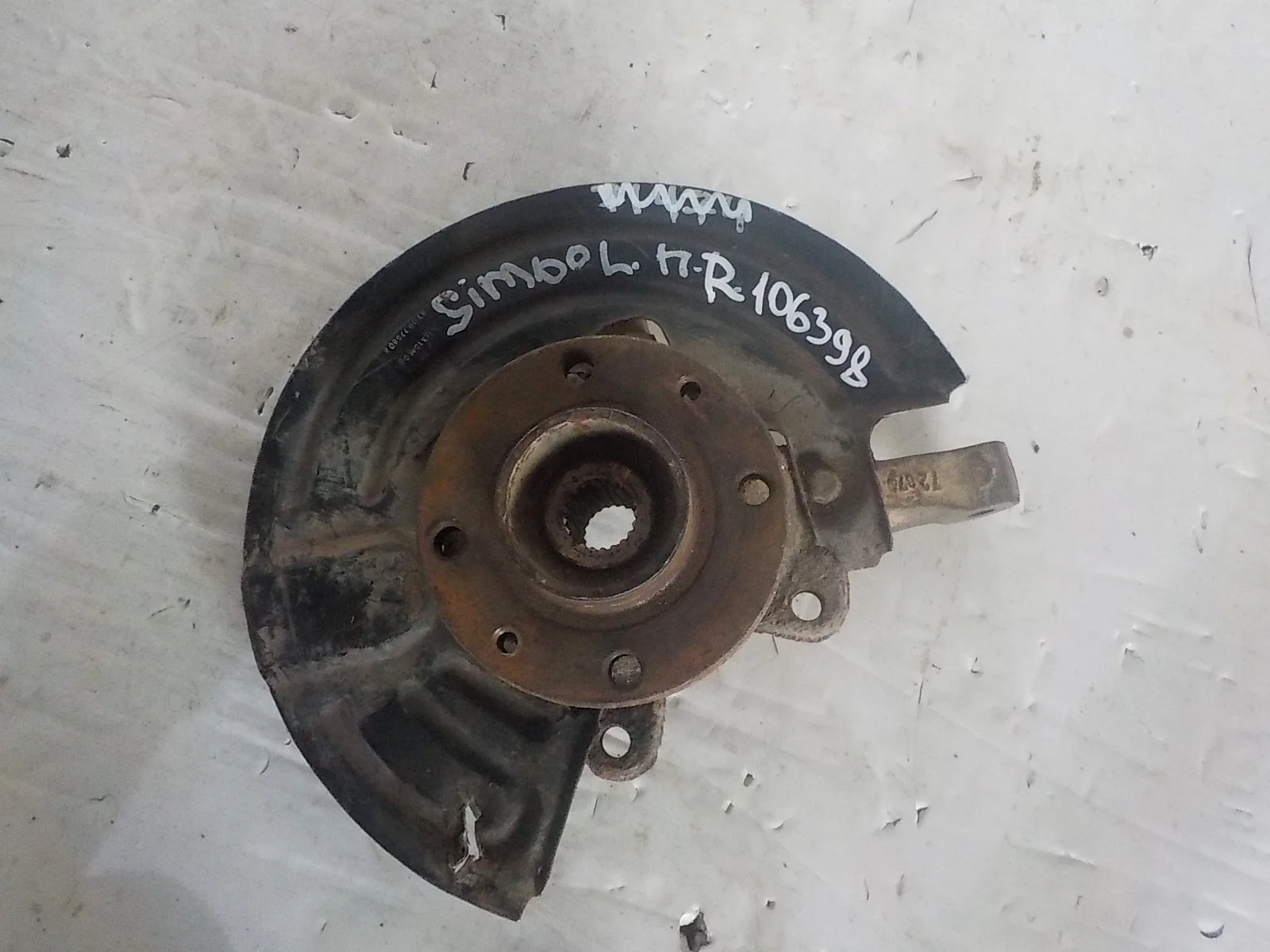 кулак поворотный Renault Symbol I рестайлинг (2002—2006) Перед Право