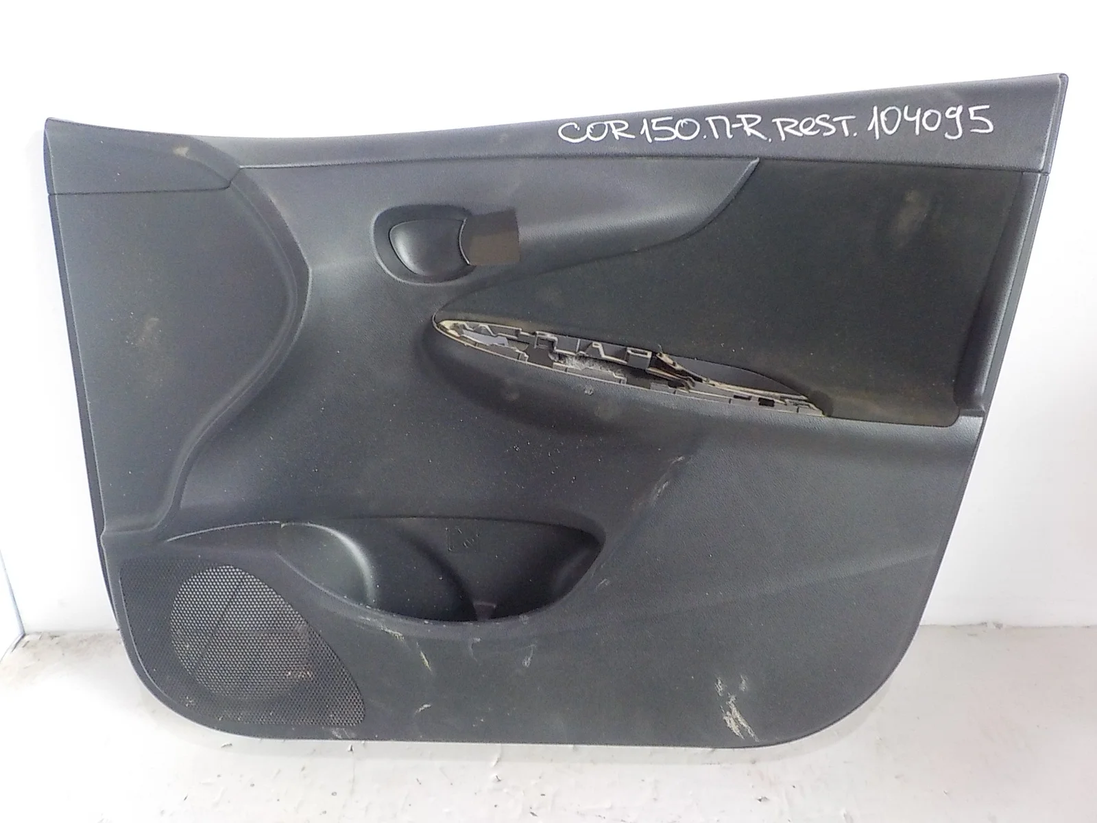 Обшивка двери Toyota Corolla X (2006—2010) Перед Право