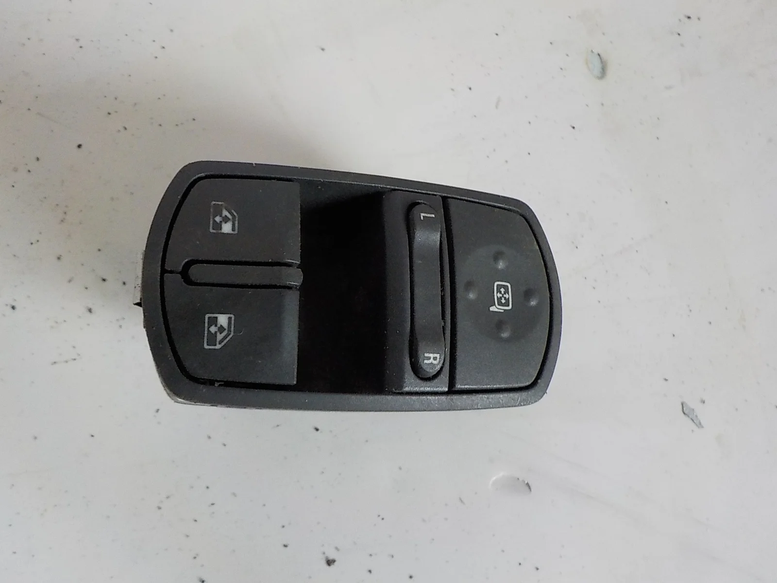 клавиши стеклоподъемников Opel Corsa D (2006—2010) Перед Лево