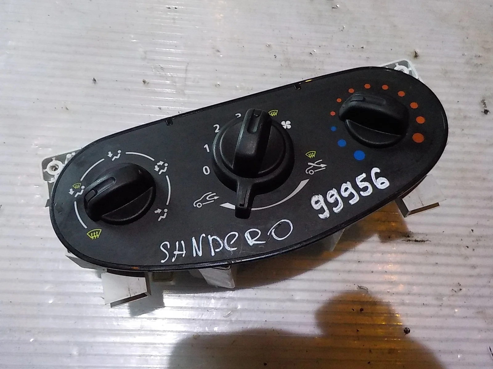 регулятор печки Renault Logan I рестайлинг (2009—2015)