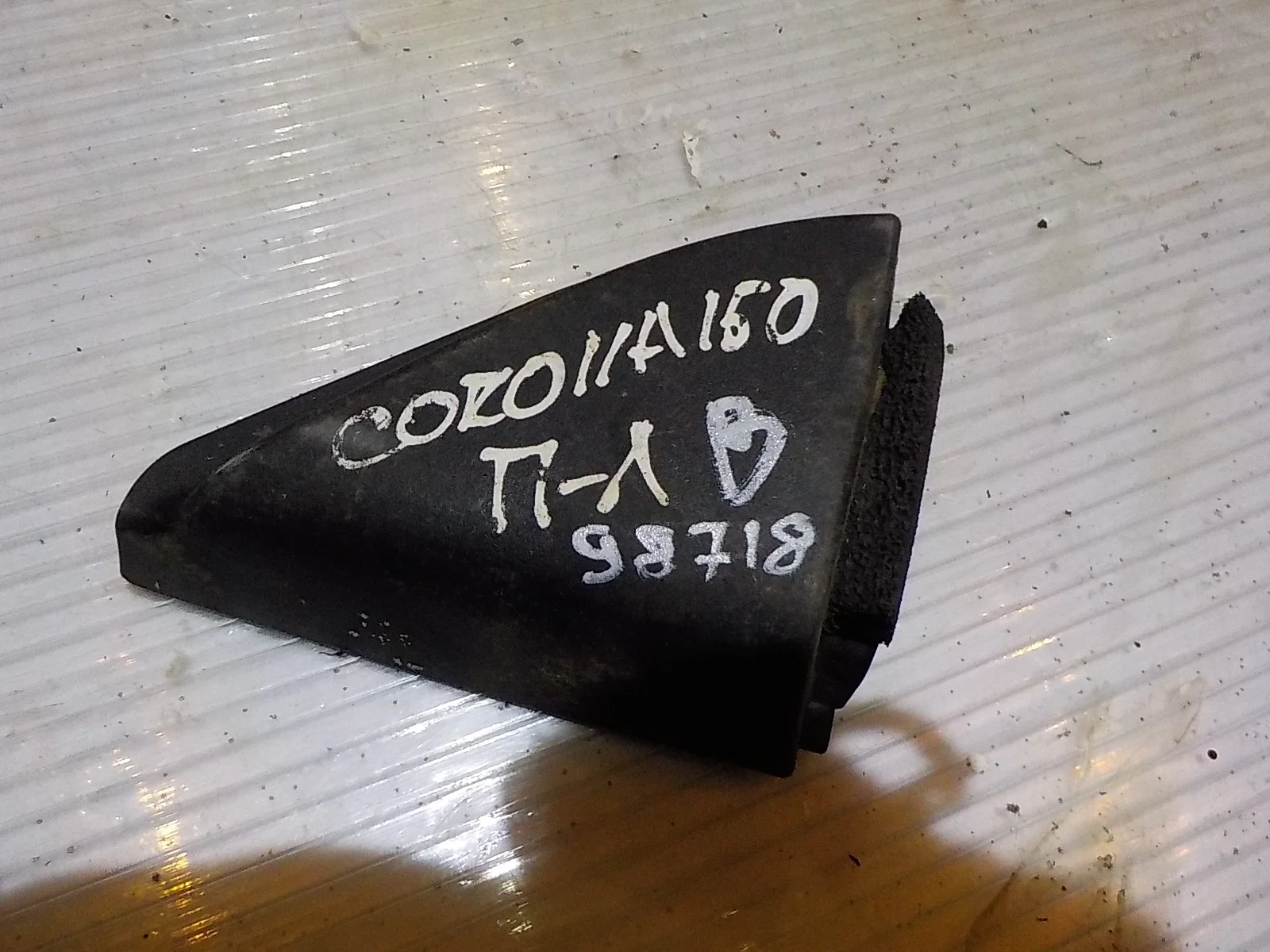 Накладка на крыло Toyota Corolla X (2006—2010) Перед Лево