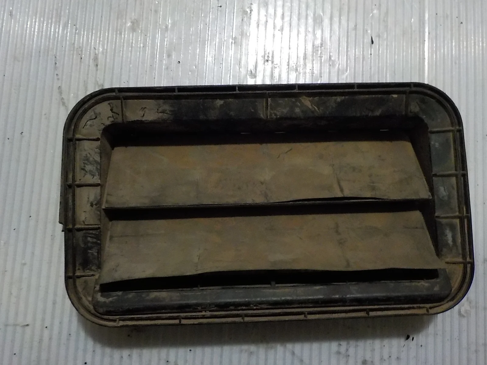 клапан вентиляции Toyota Camry XV30 (2001—2006) Зад