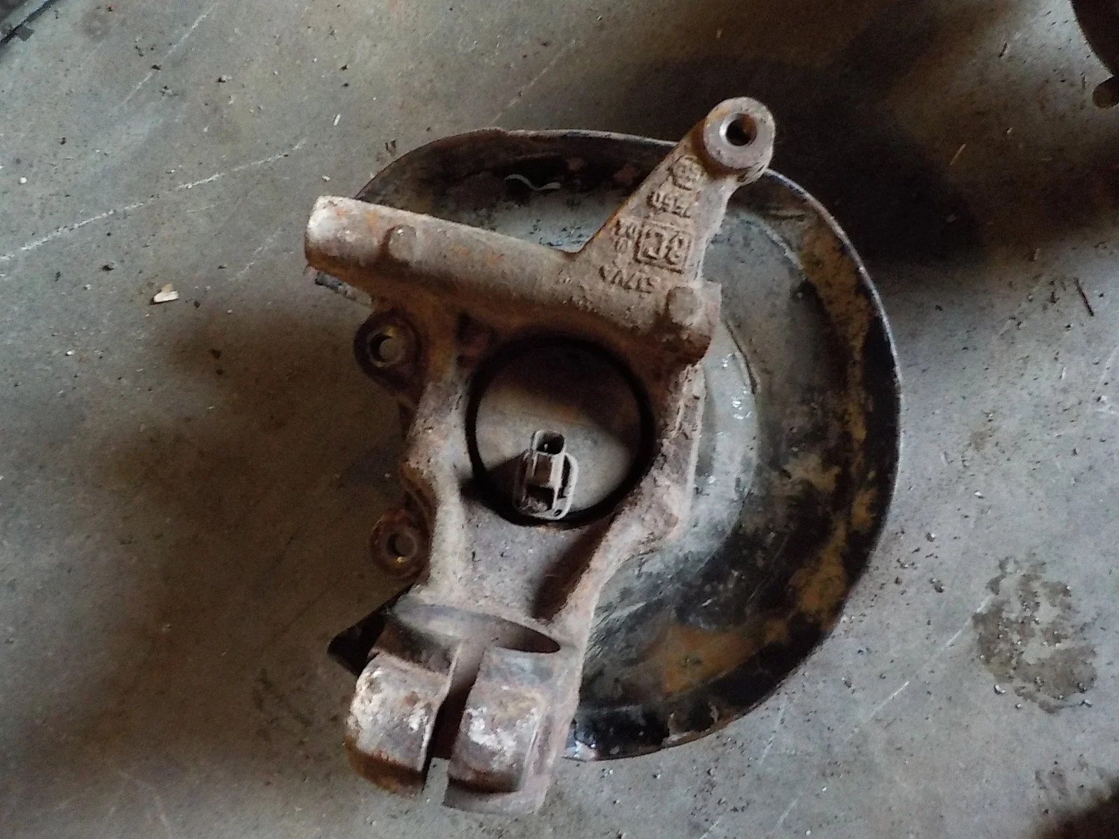 кулак поворотный Ford Mondeo III (2000—2003) Зад Право