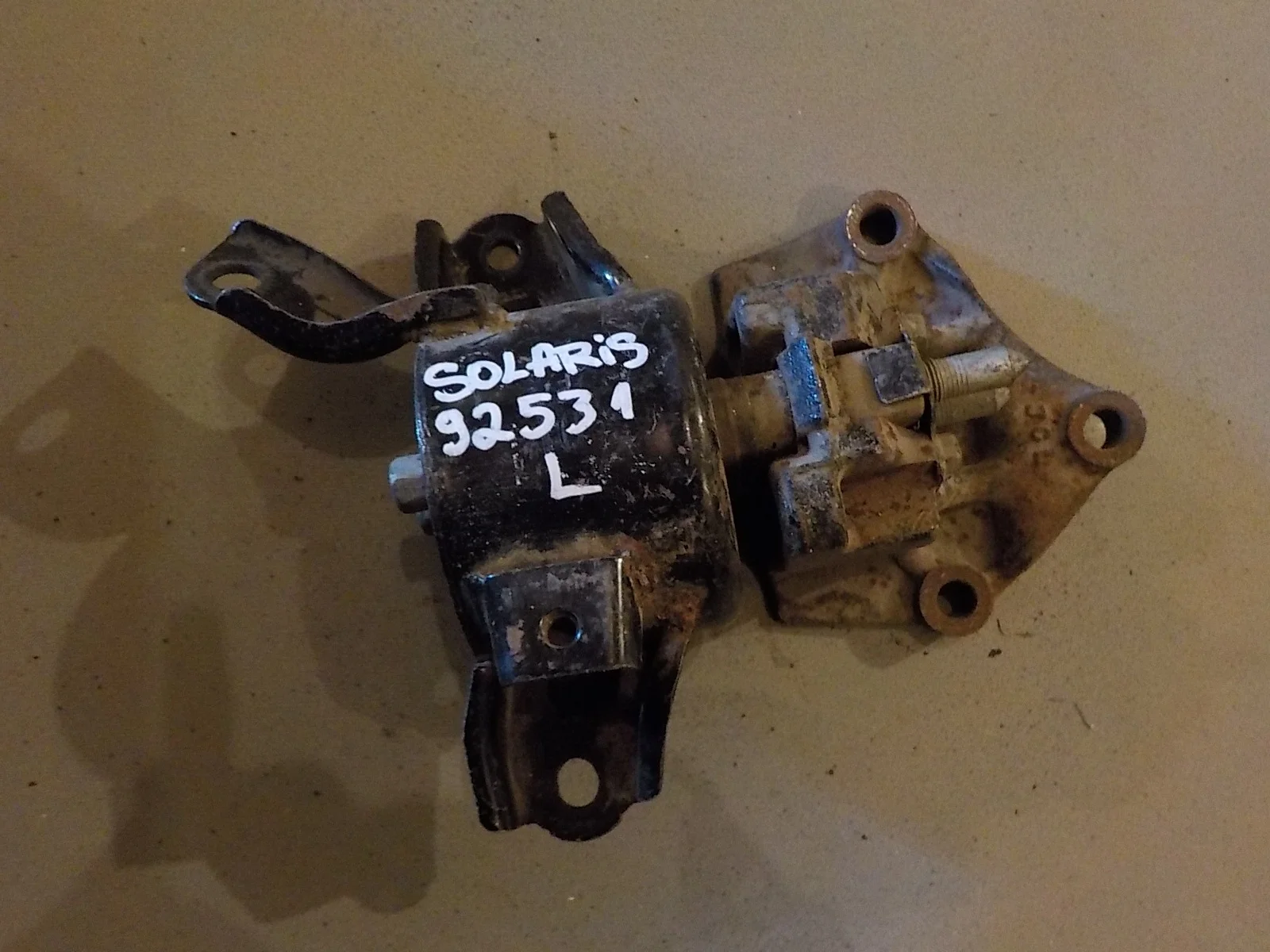 Опора двигателя Kia Rio III (2011—2015)  Лево