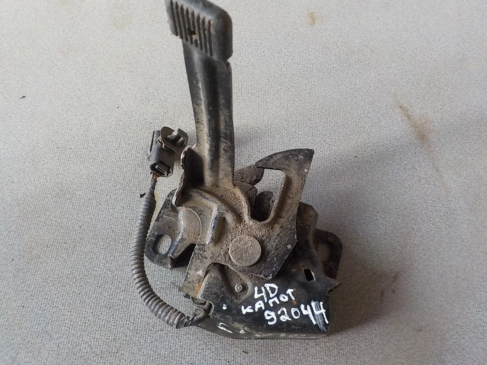 Замок капота Honda Civic VIII (2005—2009)