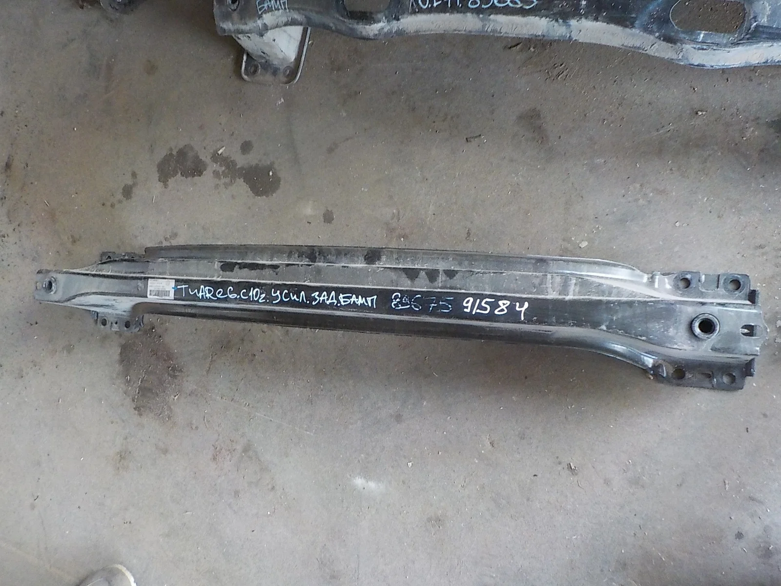 Усилитель бампера Volkswagen Touareg II (2010—2014) Зад