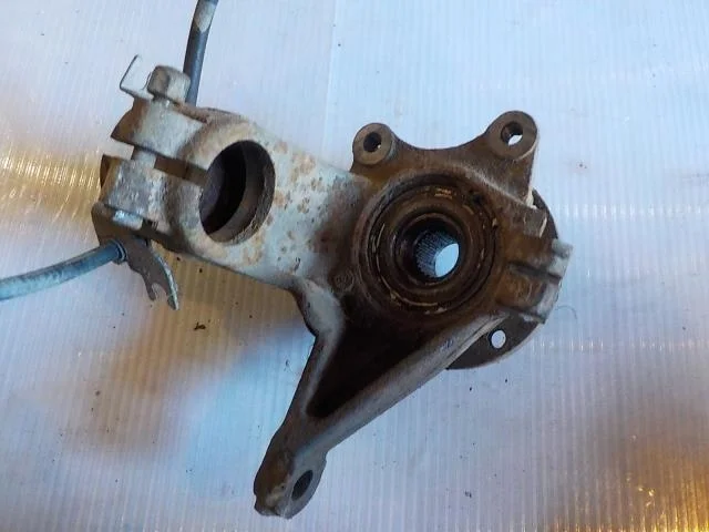 кулак поворотный Peugeot Partner I рестайлинг (2002—2012) Перед Лево