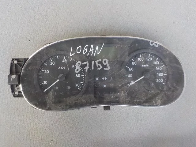 Панель приборов Renault Logan I (2004—2009)