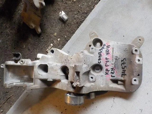 Кронштейн гидроусилителя Renault Logan I рестайлинг (2009—2015)