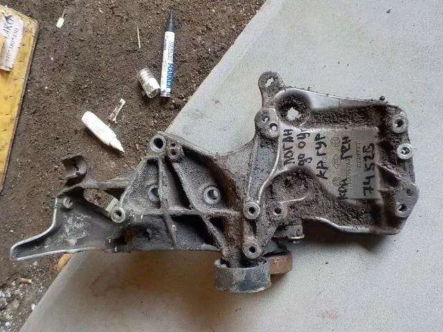 Кронштейн гидроусилителя Renault Symbol I рестайлинг (2002—2006)