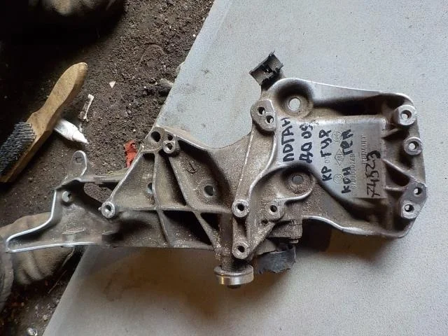 Кронштейн гидроусилителя Renault Symbol I рестайлинг (2002—2006)